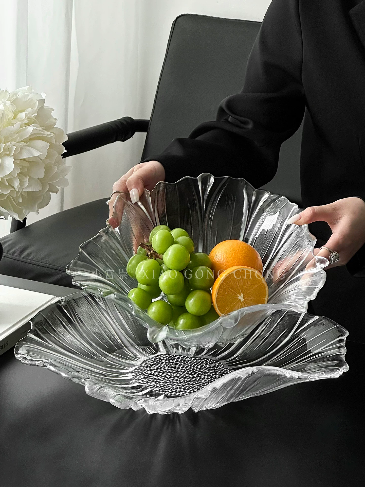 Đĩa đựng trái cây bằng thủy tinh dùng trong nhà ở bàn cà phê trong phòng khách, đĩa đựng trái cây khô cao cấp sang trọng nhẹ nhàng, bát đựng trái cây đẹp và tinh tế, đĩa trưng bày đồ ăn nhẹ.