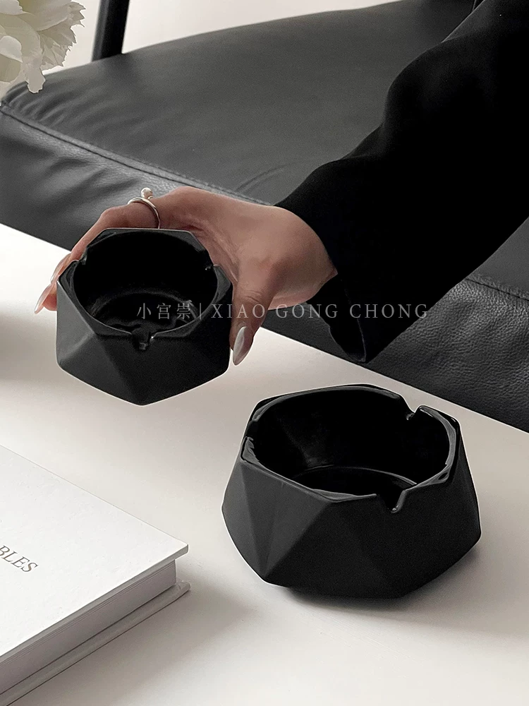 Gạt tàn thuốc cao cấp thiết kế độc đáo màu đen mờ hình học ba chiều, vật trang trí bằng kính sáng tạo cho nhà và văn phòng