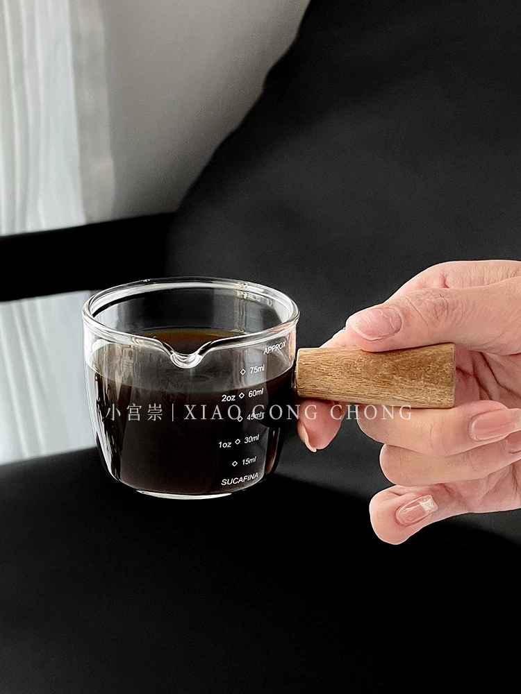 Ly sữa nhỏ bằng thủy tinh kiểu Nhật, có tay cầm bằng gỗ, bình sữa, cốc chiết sữa cà phê có vạch chia, cốc đựng nước chấm mini có tay cầm bằng gỗ