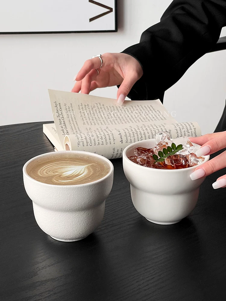 Cốc cà phê cầm tay màu trắng tinh tế, cốc sứ, cốc nước gia dụng, cốc latte, cốc nghệ thuật latte, cốc sữa ăn sáng