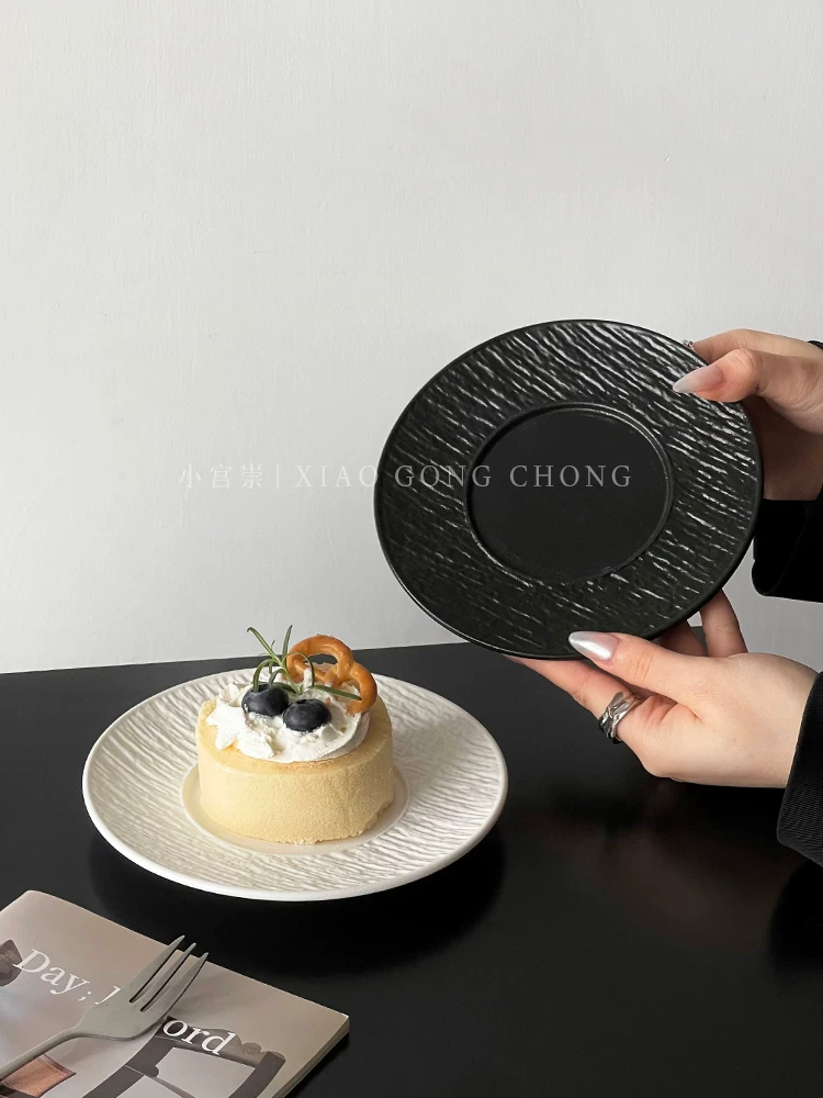 Đĩa tráng miệng kiểu Nhật cổ điển, họa tiết đá, đồ gốm sứ cao cấp, phong cách ins, sang trọng, tinh tế, dùng để đựng bánh ngọt chiều.