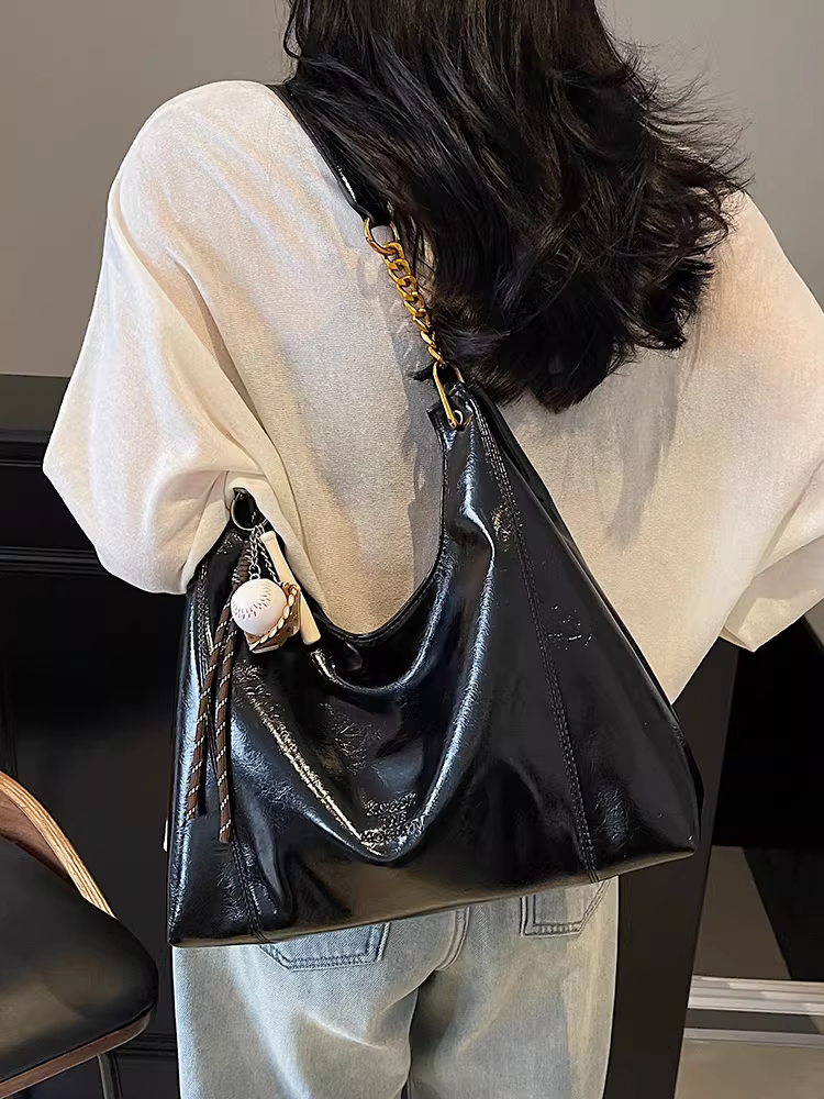 Túi xách nữ cỡ lớn dành cho mùa thu đông, túi đeo vai dây xích thiết kế độc đáo mới năm 2025, túi đa năng kiểu bánh bao tiện dụng cho đi làm.