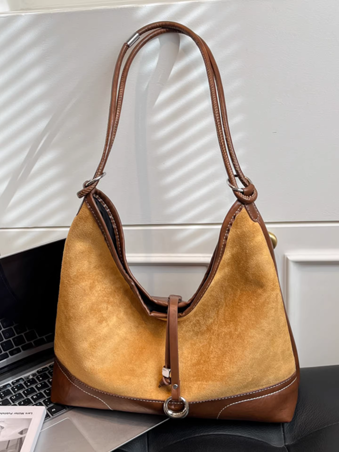 Túi da lộn retro dành cho nữ, dung tích lớn, mẫu mới thu đông 2025, túi đeo vai phong cách giản dị, túi bánh bao đi làm.