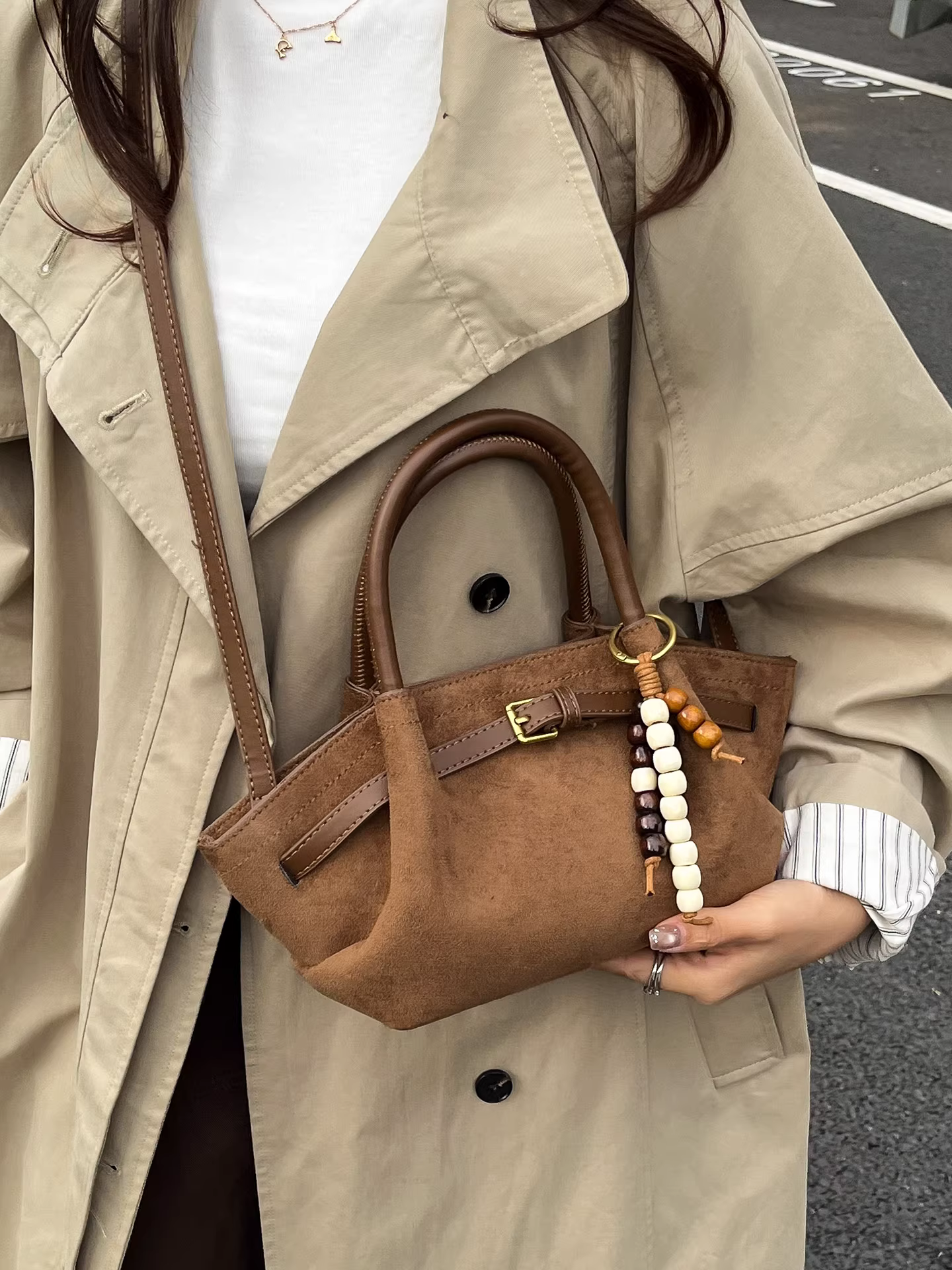 Túi da lộn nữ, mẫu thu đông 2025 mới, phong cách giản dị, kiểu retro mờ, đeo chéo, cầm tay, túi tote xếp ly