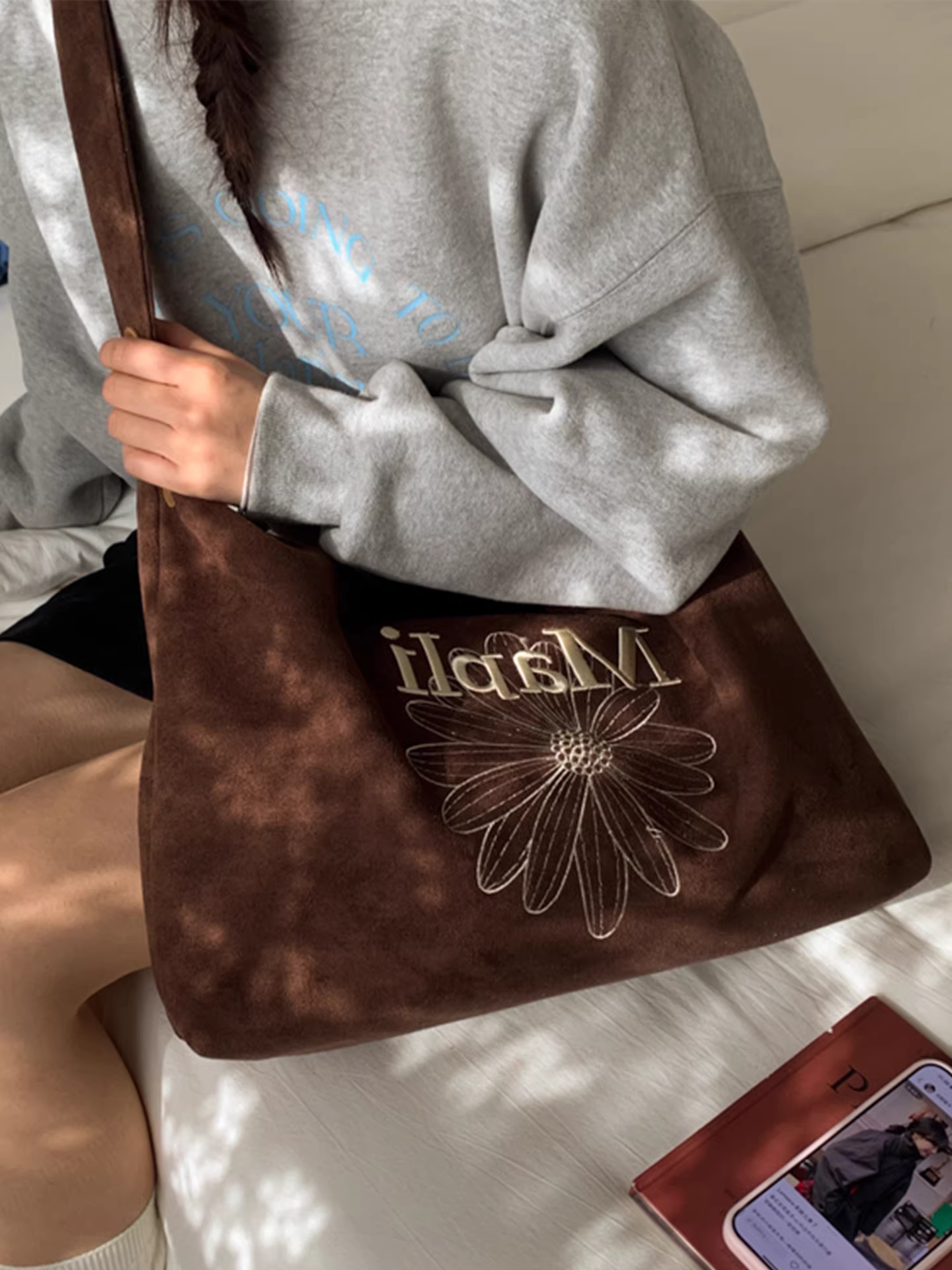 Túi đeo chéo nữ chất liệu da lộn kiểu retro, dung tích lớn, mẫu mới thu đông 2025, túi đeo chéo thường ngày, túi tote đi học