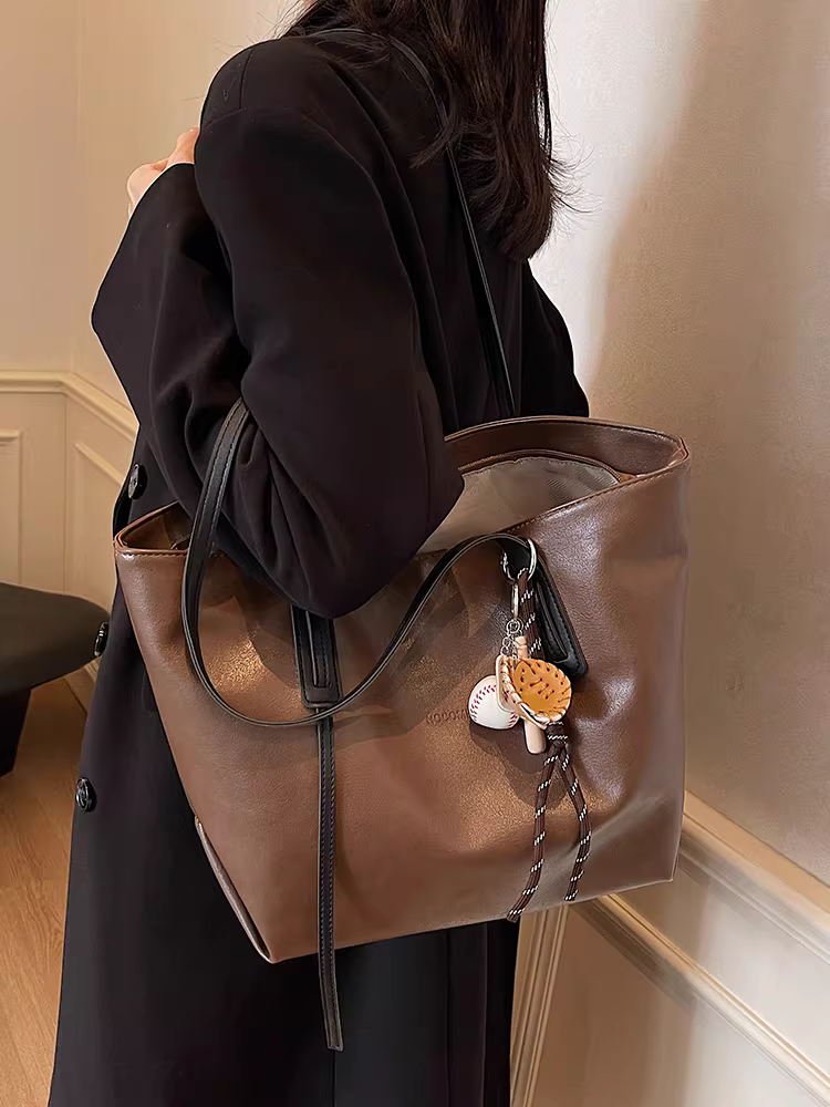 Túi đeo chéo nữ retro, dung tích lớn, mẫu mới thu đông 2025, phong cách giản dị, đa năng, thích hợp đi làm và đi chơi.