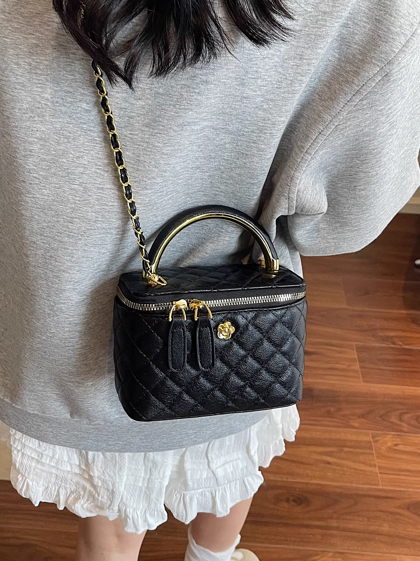 Túi xách thiết kế độc đáo dành cho nữ 2025, thời trang thu đông mới, túi đeo chéo phối dây xích, kiểu dáng hộp, túi bucket phổ biến