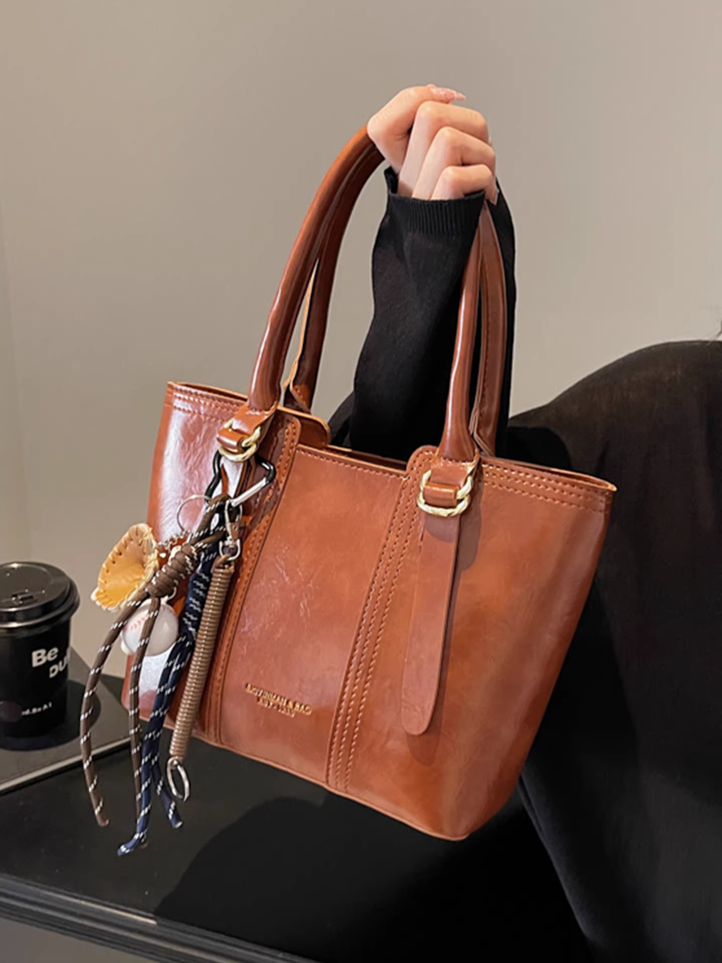 Túi đeo chéo nữ retro, dung tích lớn, mẫu mới thu đông 2025, đa năng, chất liệu đơn giản, túi tote đi làm