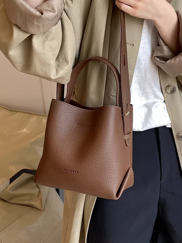 Những mẫu túi xách thời thượng được ưa chuộng năm nay dành cho nữ, túi đeo chéo nhỏ phong cách retro độc đáo mùa thu đông 2025, túi xách tay kiểu xô.