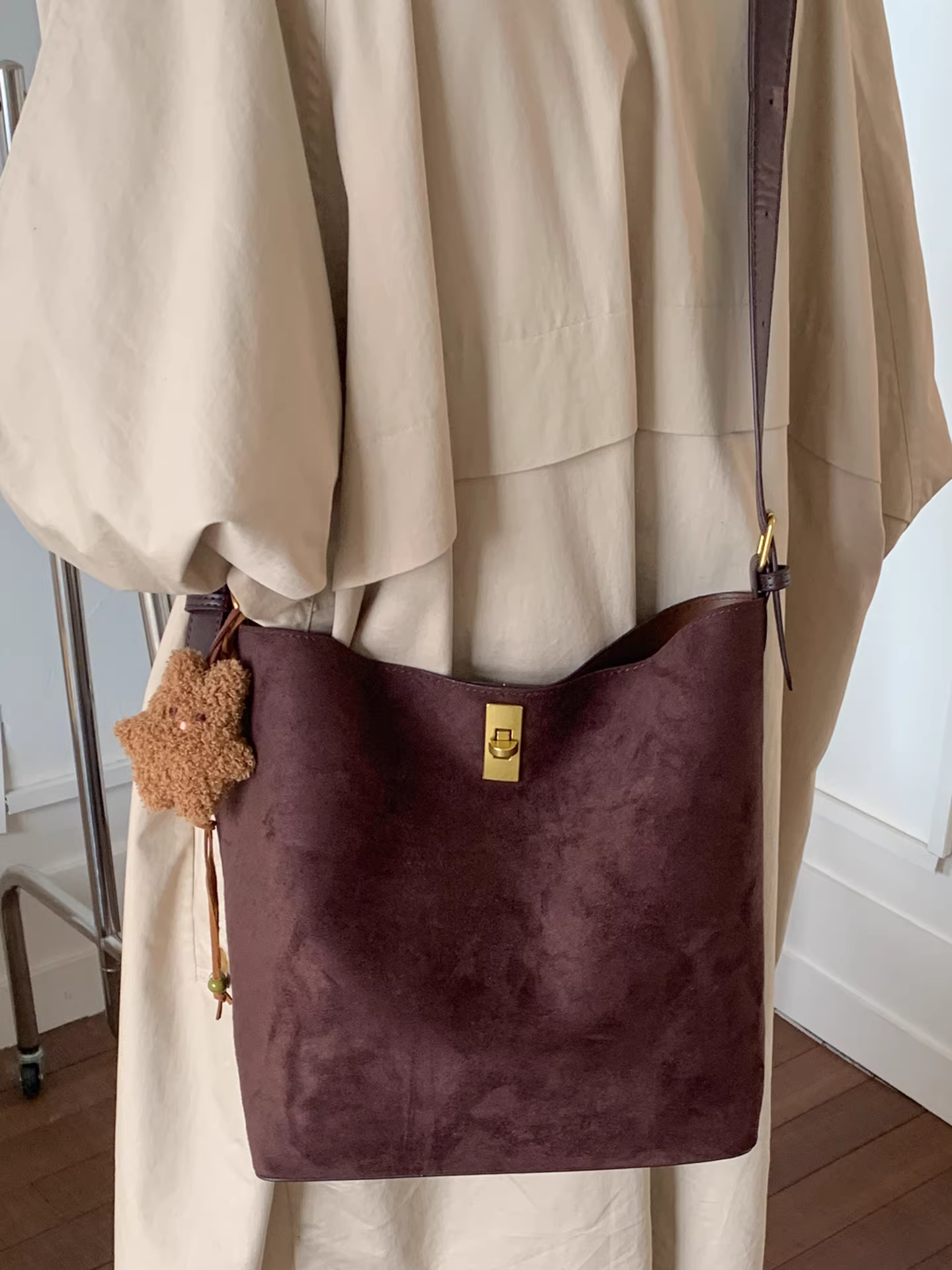 Túi da lộn nữ, dung tích lớn, mẫu mới thu đông 2025, đa năng, kiểu retro, đeo chéo, túi mẹ và con gái, túi xô