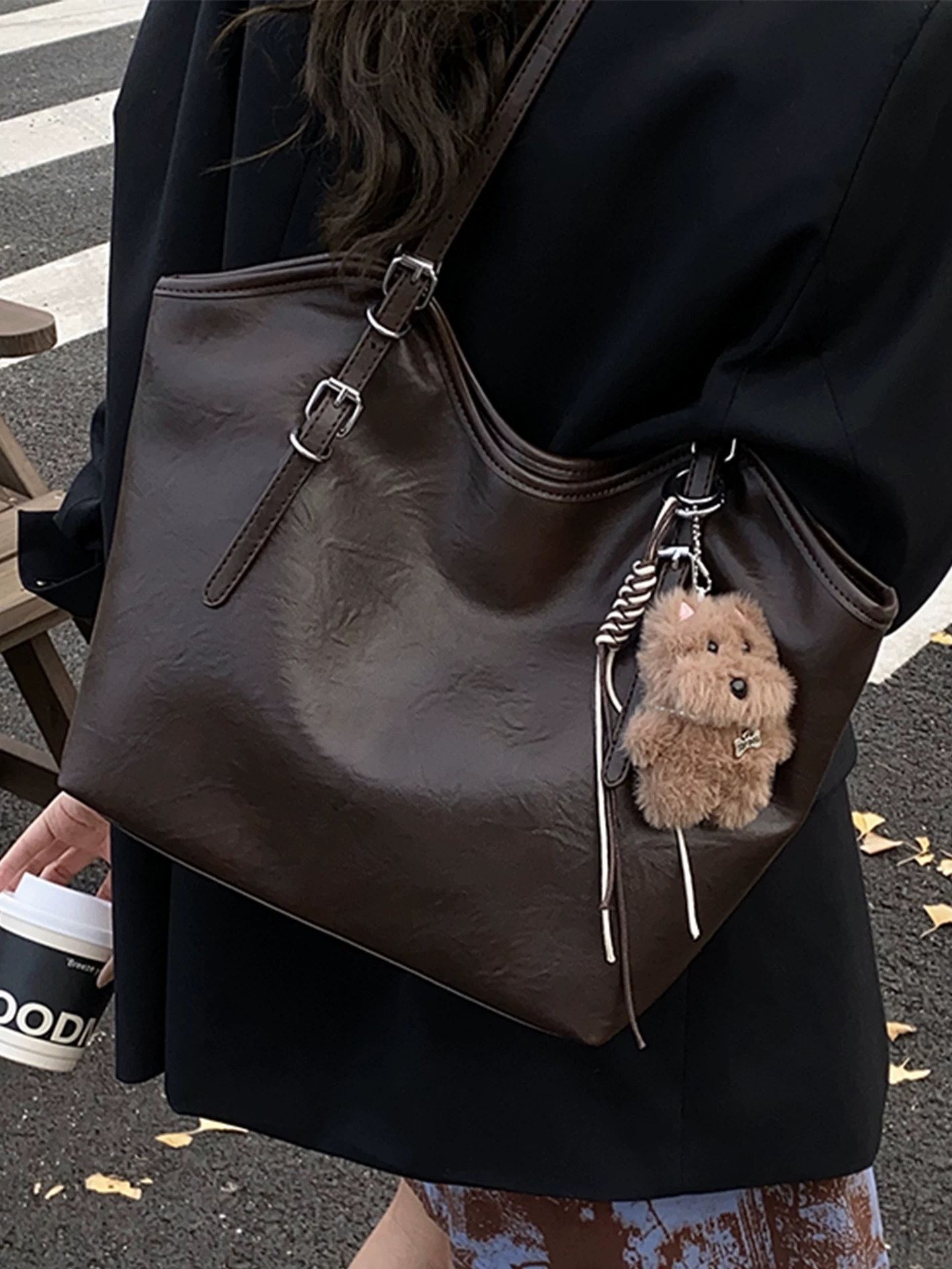 Túi xách nữ dung tích lớn, phong cách retro 2025 mới, giản dị, đa năng, túi đeo vai đơn giản, chất liệu cao cấp, túi tote đi làm