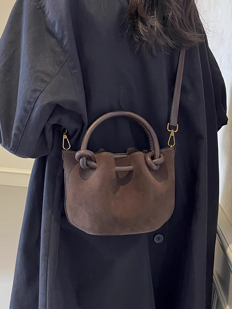 Túi xách cao cấp dành cho nữ, mẫu mới thu đông 2025, túi đeo chéo vintage mờ, túi xách nữ kiểu xếp ly hình xô