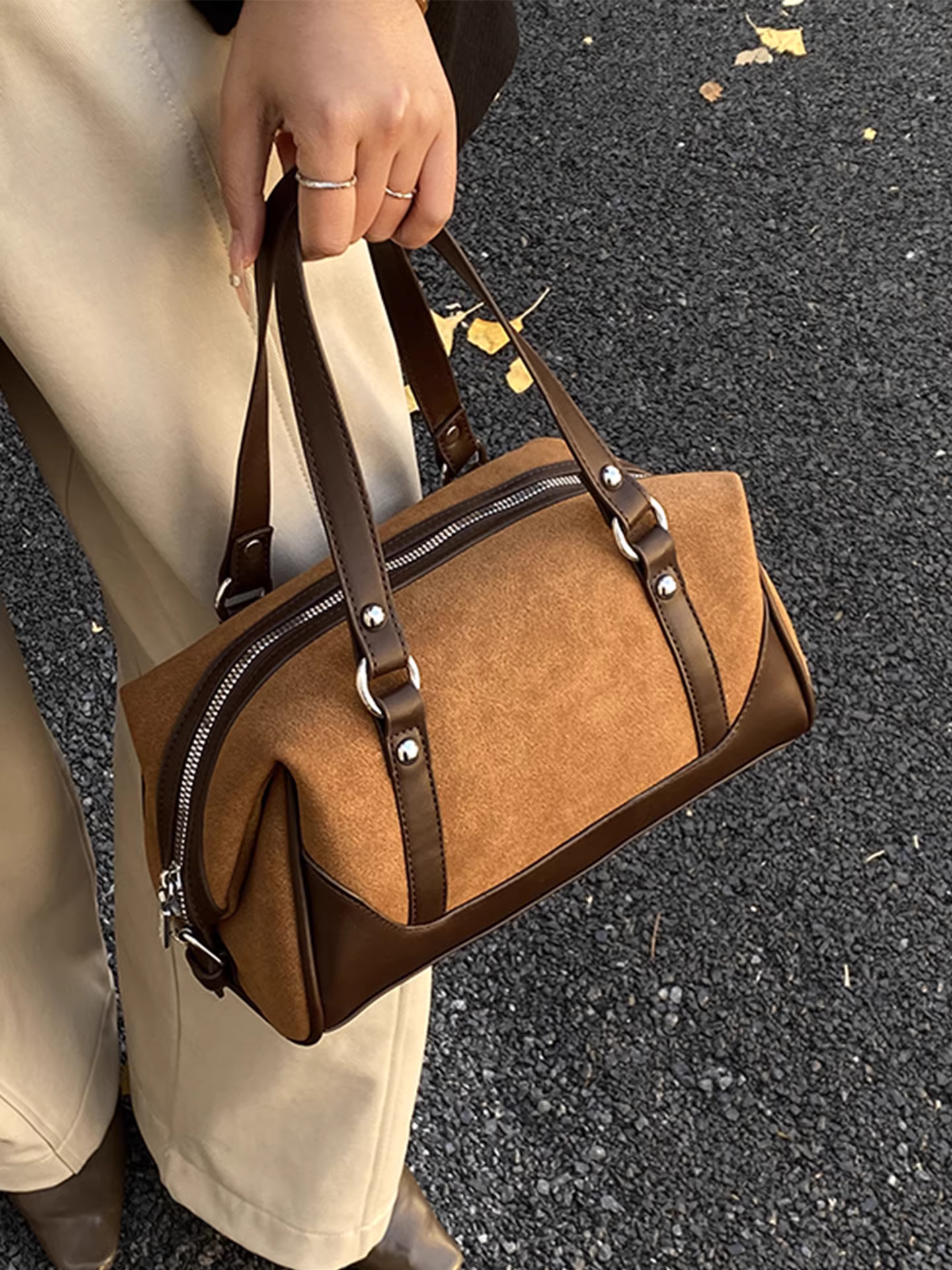 Túi đeo chéo nữ phong cách retro, chất liệu mờ, dung tích lớn, mẫu mới thu đông 2025, thiết kế độc đáo, kiểu dáng đeo chéo hoặc cầm tay, kiểu túi gối.