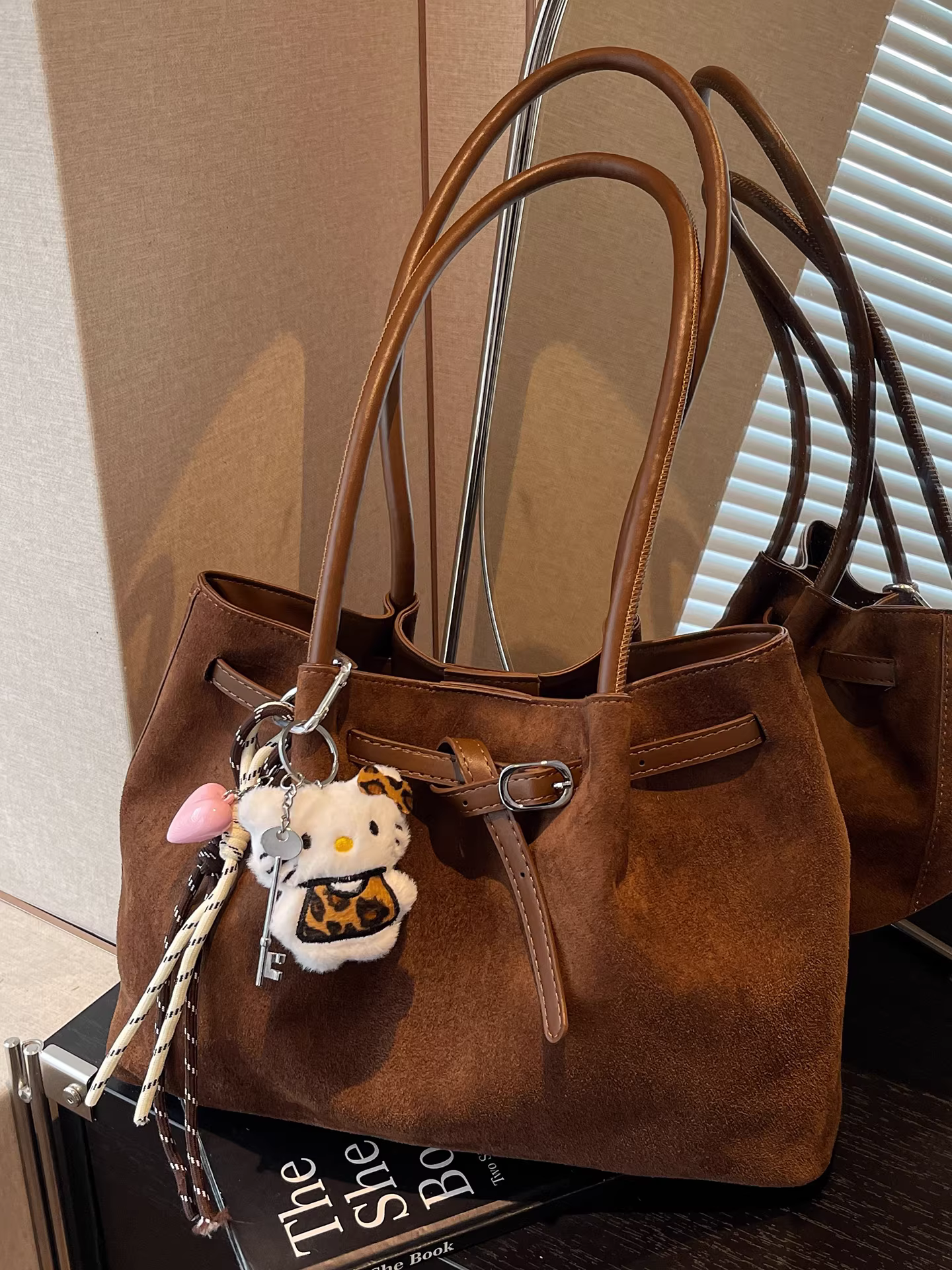 Túi da lộn nữ, dung tích lớn, mẫu mới thu đông 2025, đa năng, chất liệu lì, kiểu dáng retro, túi đeo vai, túi tote đi làm