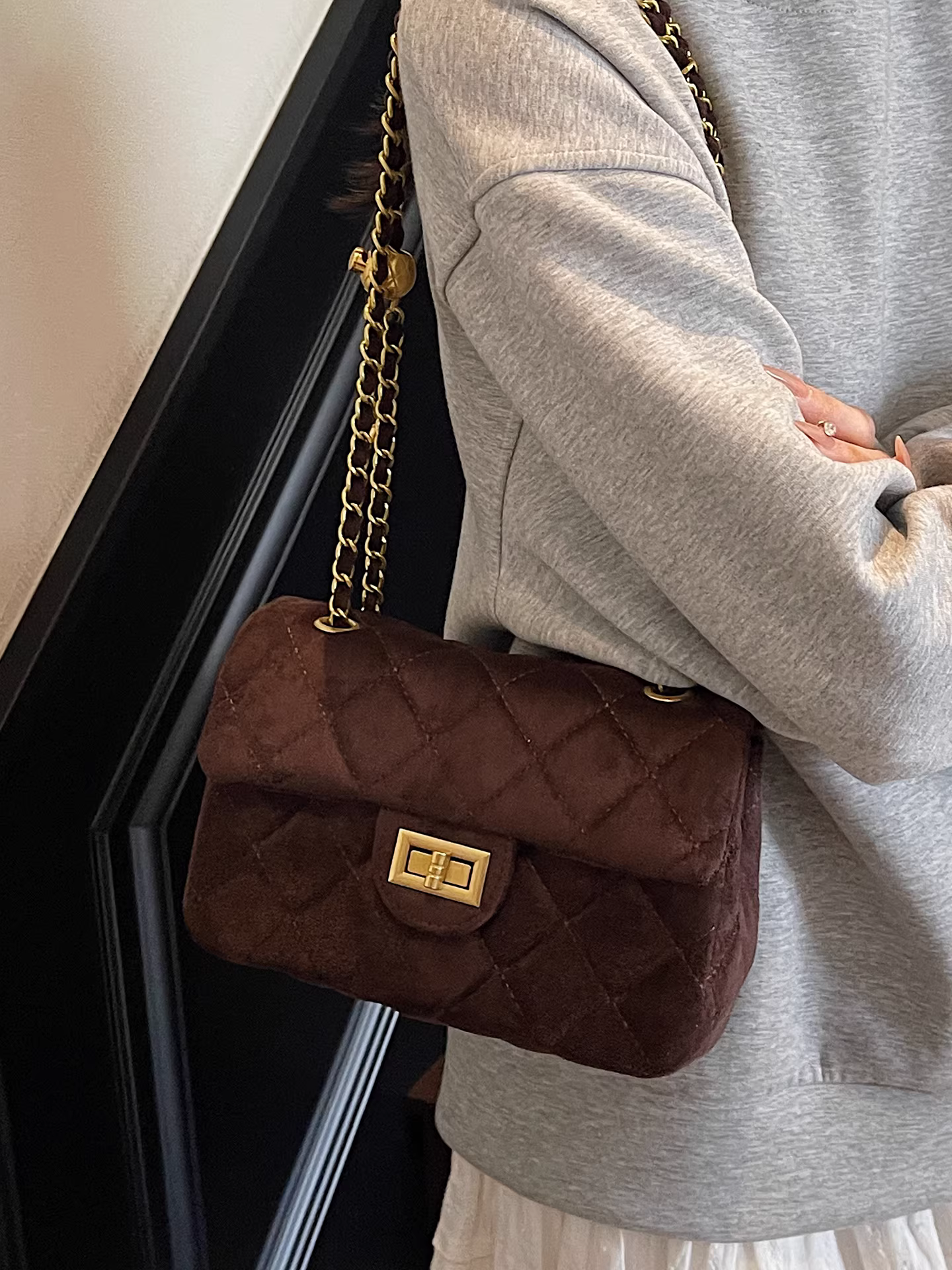 Túi đeo chéo nữ họa tiết kim cương, mẫu mới thu đông 2025, đa năng, chất liệu mờ, kiểu dáng retro, túi vuông nhỏ thời thượng.