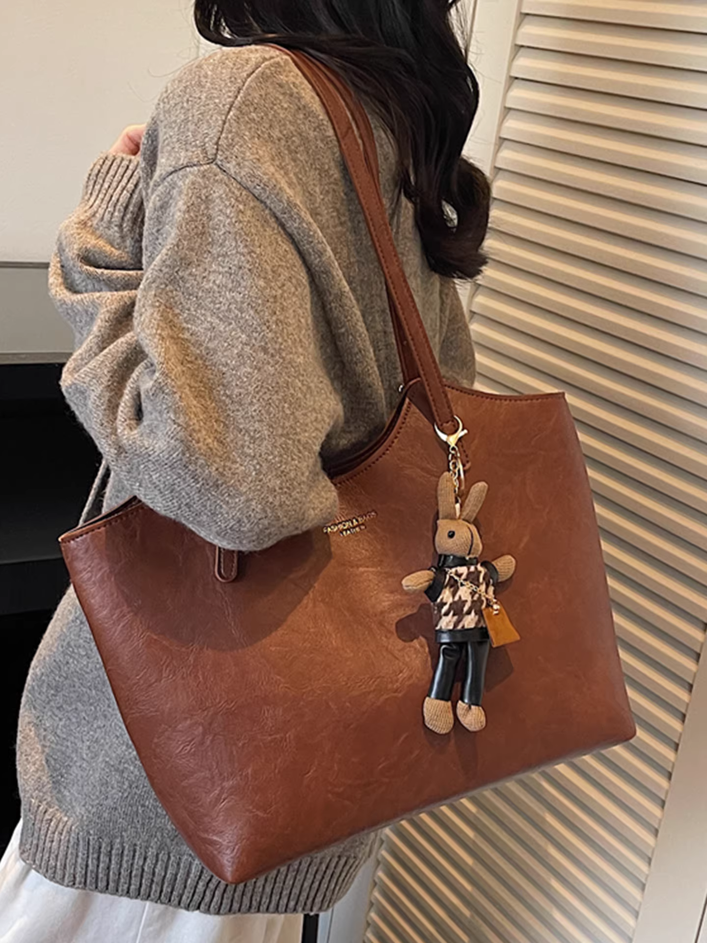 Túi xách nữ cao cấp dung tích lớn mẫu mới thu đông 2025, đa năng, đeo vai, phong cách thường ngày, thích hợp cho sinh viên, đi học, đi làm