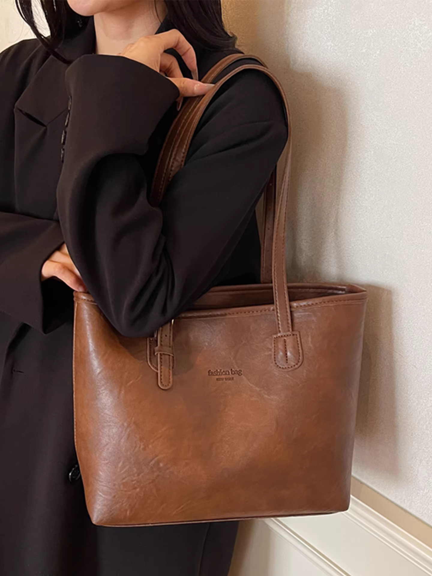 Túi xách nữ đa năng, dung tích lớn, mẫu mới thu đông 2025, phong cách retro, chất liệu cao cấp, thích hợp đi làm