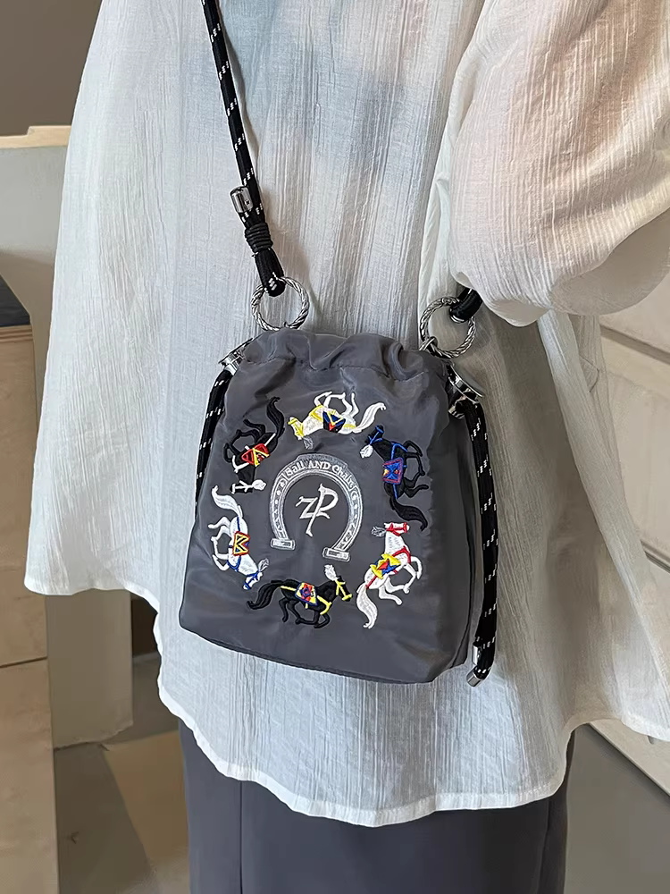 Túi đeo chéo vải cao cấp phong cách Hàn Quốc đa năng, mẫu mới thu đông 2025, thiết kế độc đáo dành cho nữ