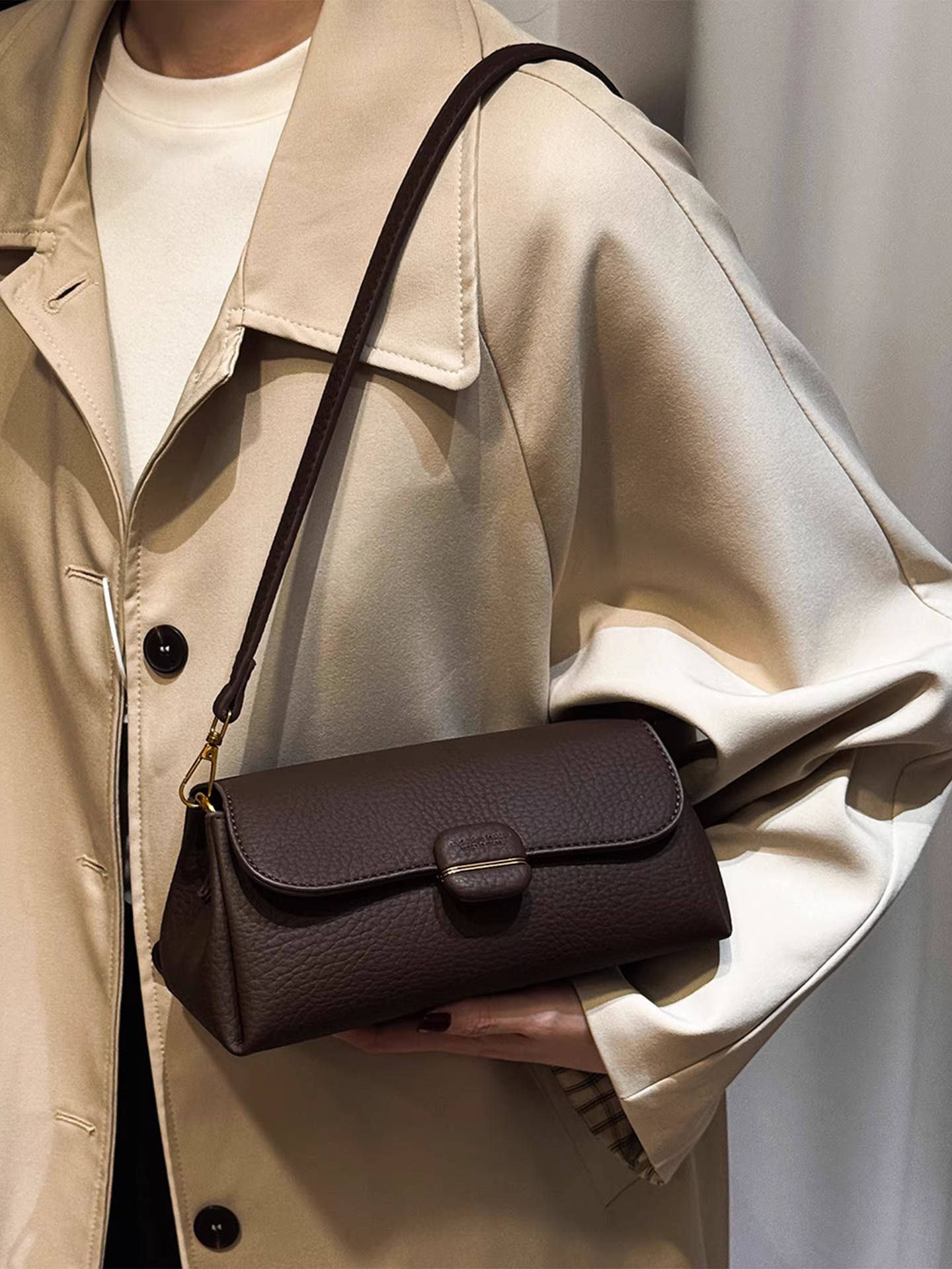 Túi xách nữ cao cấp thời trang, thiết kế độc đáo mùa thu đông 2025, phong cách giản dị, kiểu dáng retro, đeo chéo, dáng gối