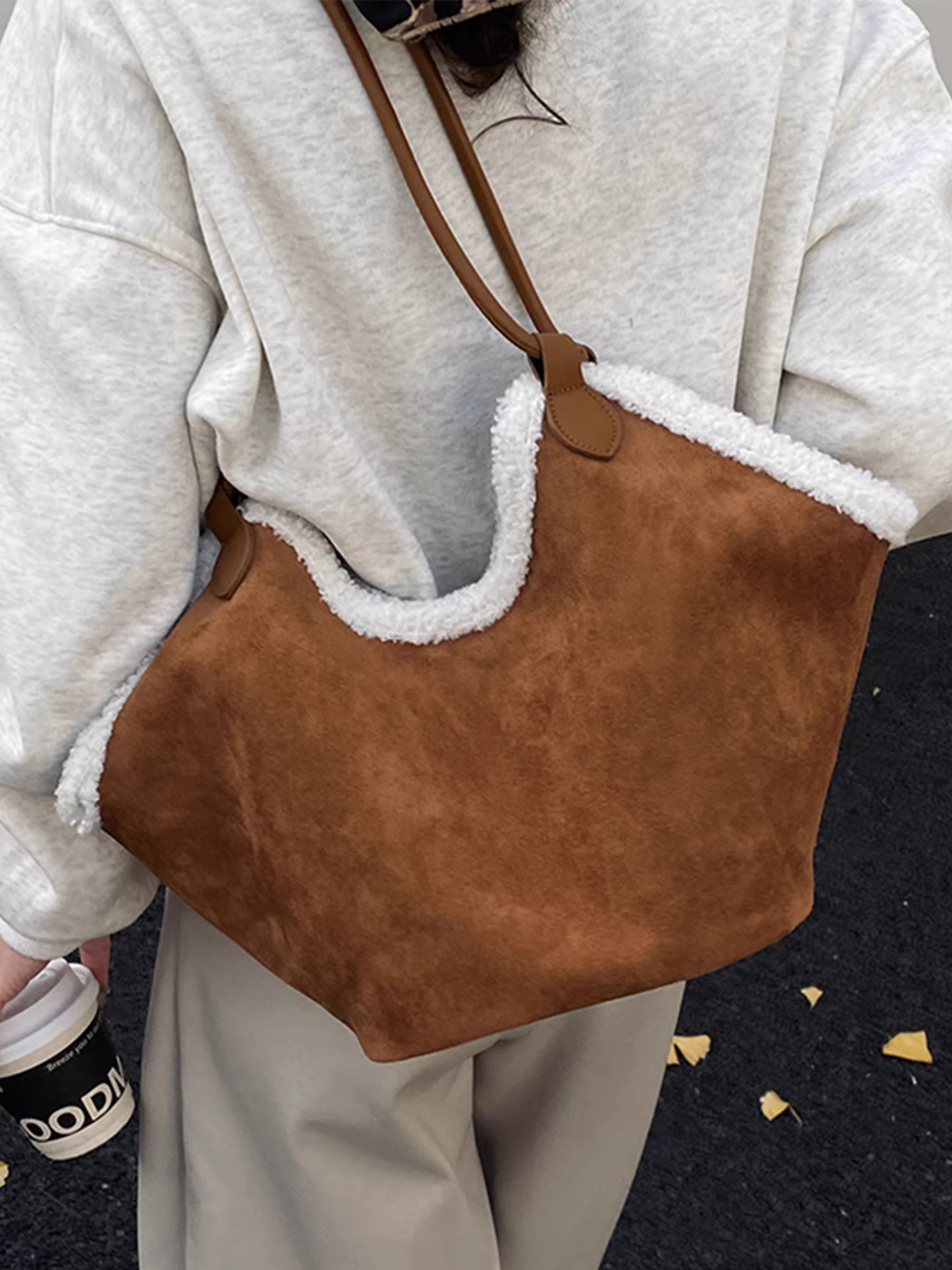 Túi da lộn nữ, dung tích lớn, mẫu mới thu đông 2025, đa năng, chất liệu nhung mềm mại, đeo vai, túi tote đi làm