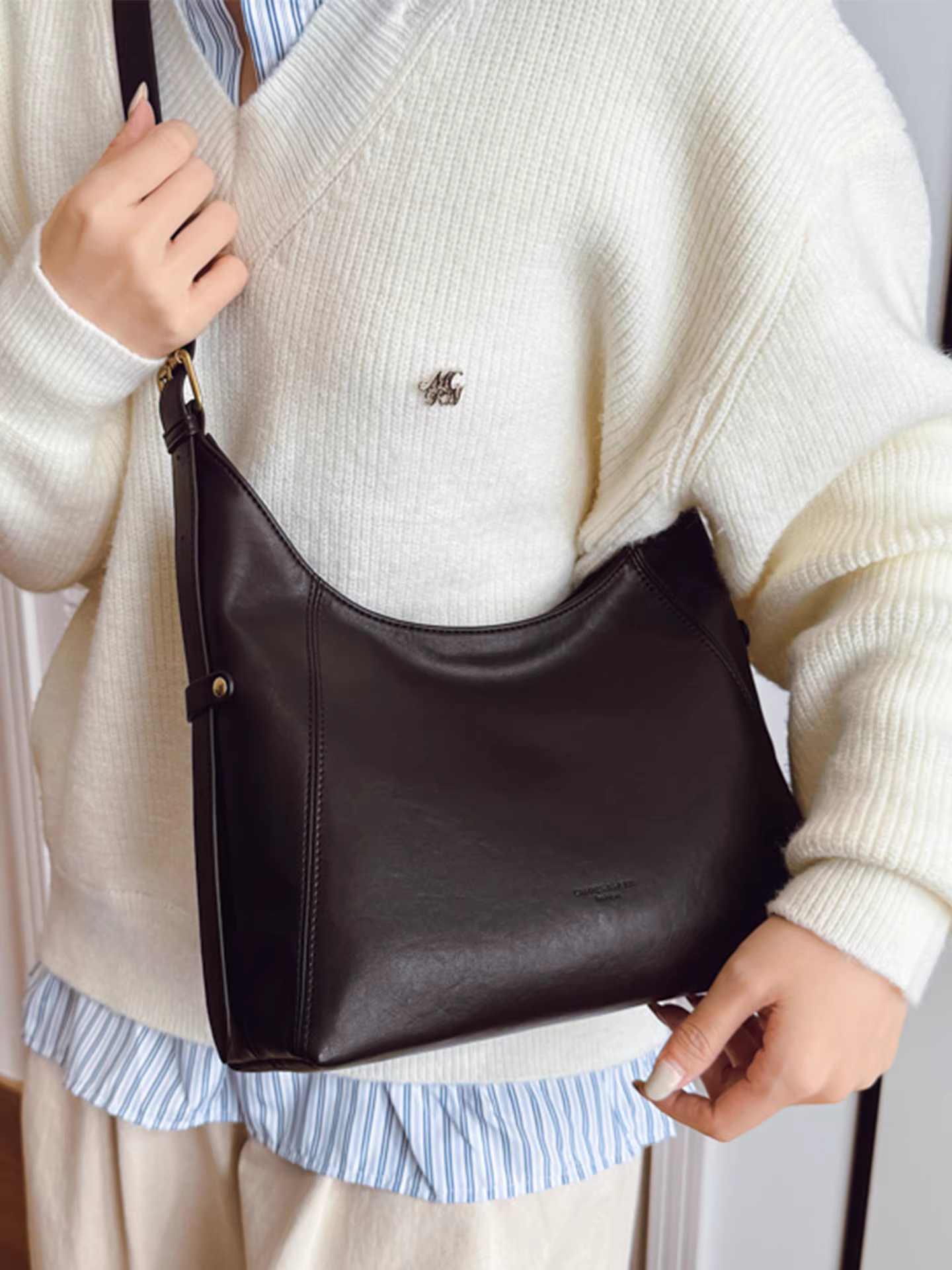 Túi xách nữ cỡ lớn, mẫu mới thu đông 2025, thiết kế cổ điển giản dị, độc đáo, đeo chéo một bên vai, túi đi làm kiểu bánh bao.