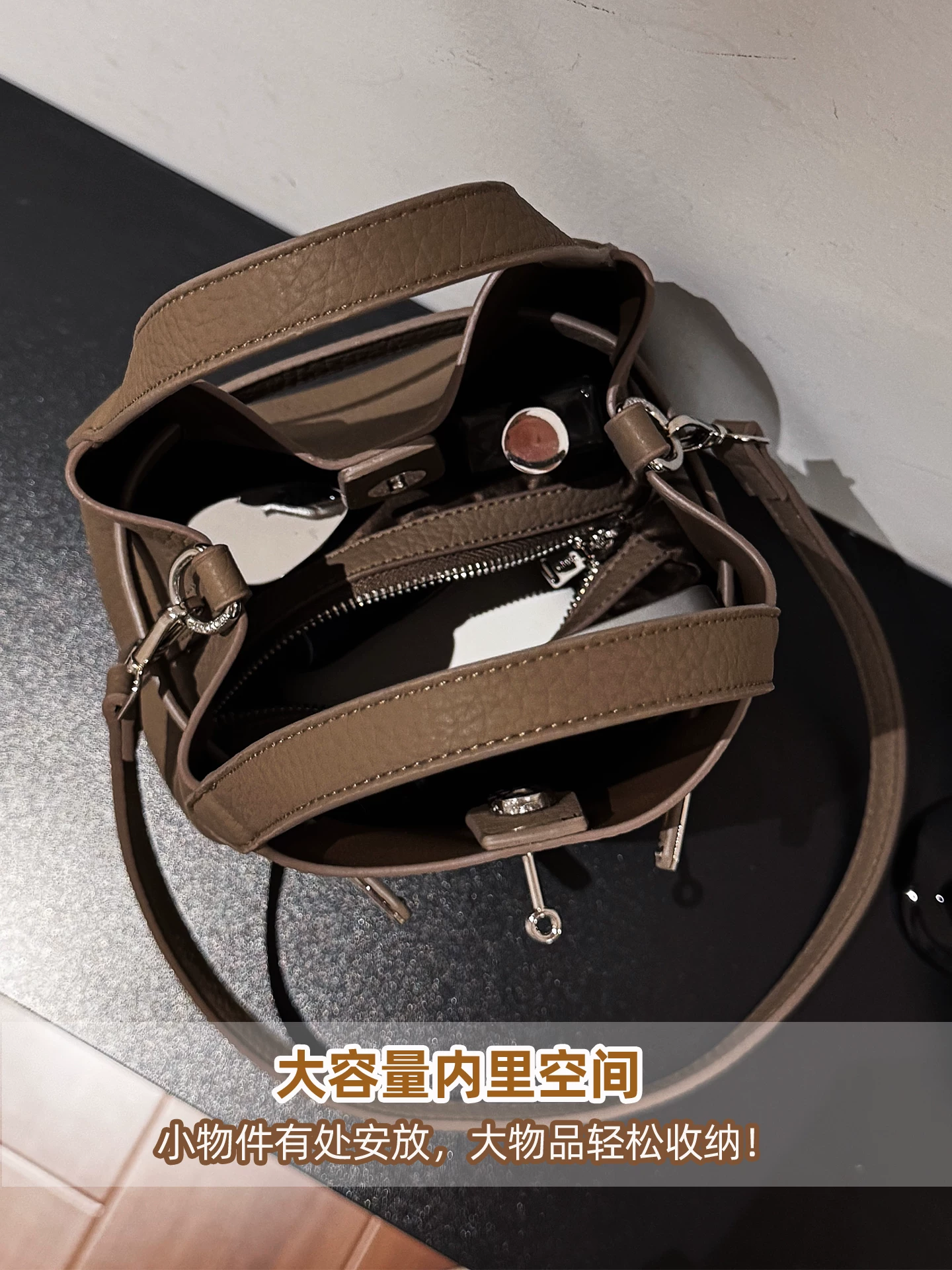 Túi nhỏ thời thượng dành cho nữ mùa thu đông năm nay, phong cách retro 2025, túi đeo chéo một bên vai, phiên bản Hàn Quốc, túi bucket siêu hot