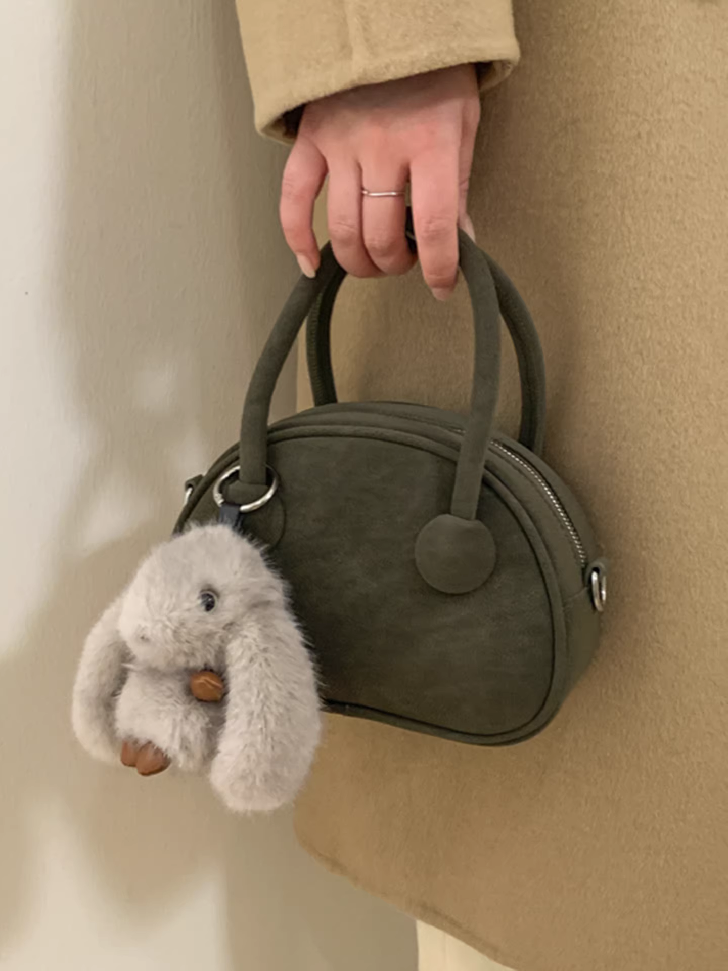 Túi xách cao cấp dành cho nữ, phong cách retro thu đông 2025, túi đeo chéo, túi bowling cầm tay đang thịnh hành