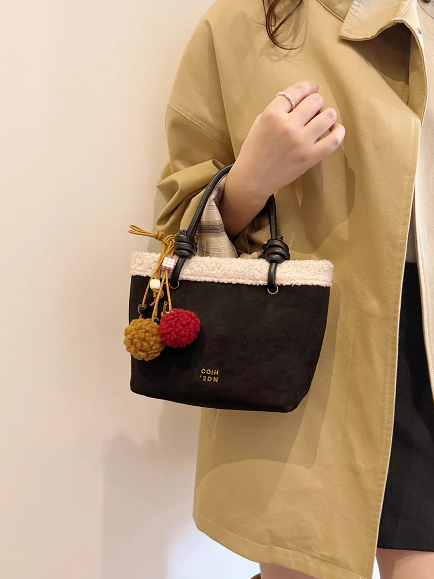 Túi da lộn nữ, thiết kế độc đáo mùa thu đông 2025, túi đeo chéo cổ điển mờ nhám, túi xô lông mềm