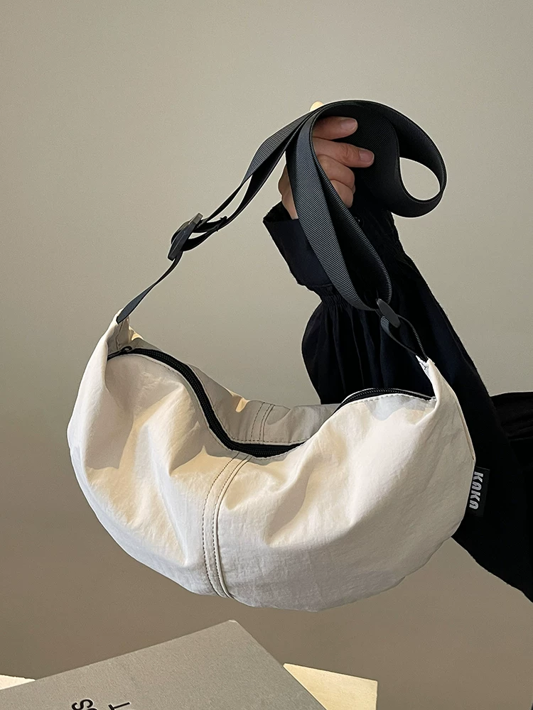 Túi vải bố cỡ lớn dành cho nữ, mẫu mới thời trang thu đông 2025, thiết kế độc đáo đeo chéo một bên vai, túi bánh bao đi làm.