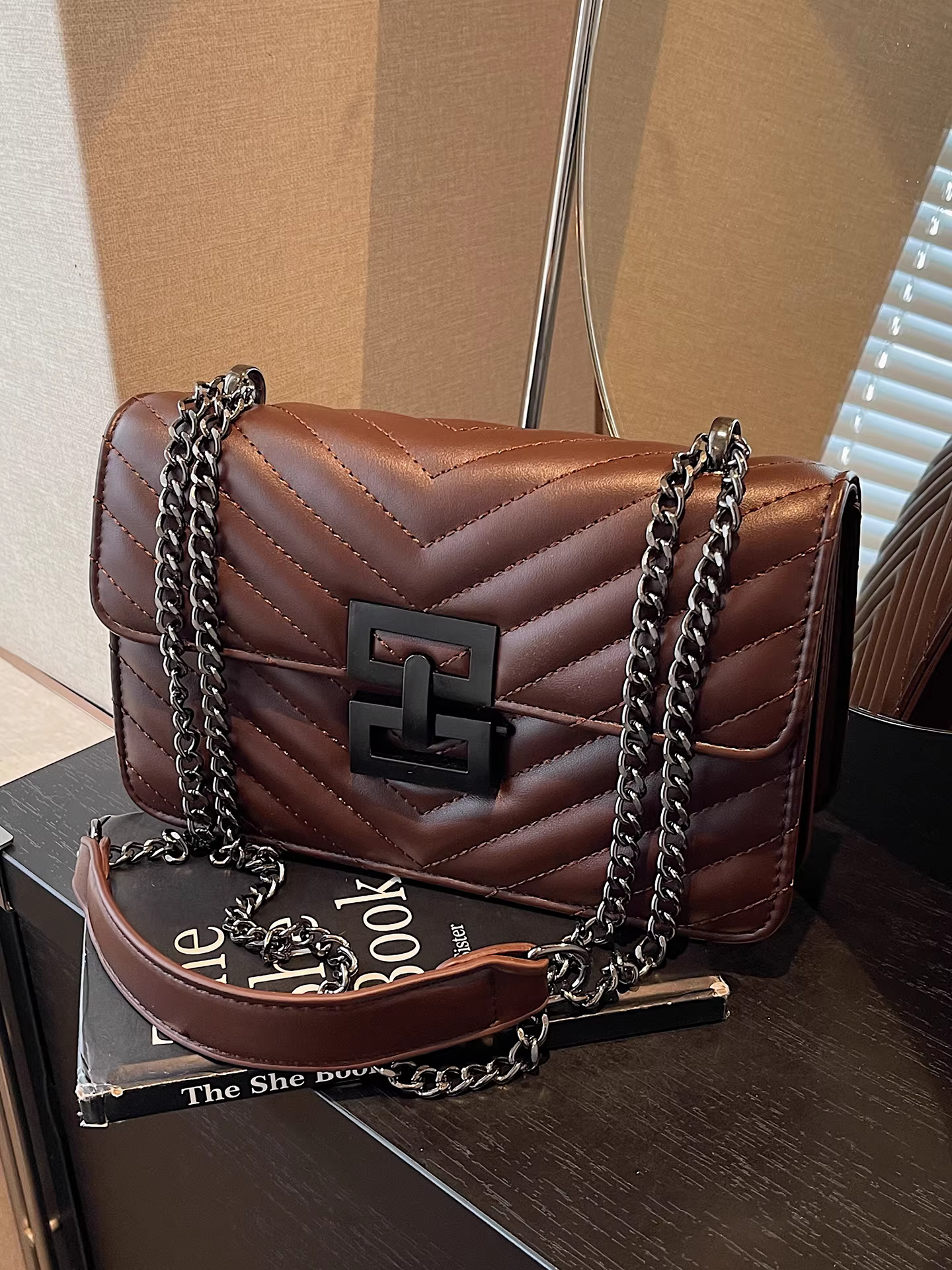 Túi đeo chéo nữ họa tiết kim cương, mẫu mới thu đông 2025, thiết kế cá tính, túi đeo vai nhỏ hình vuông đang thịnh hành.