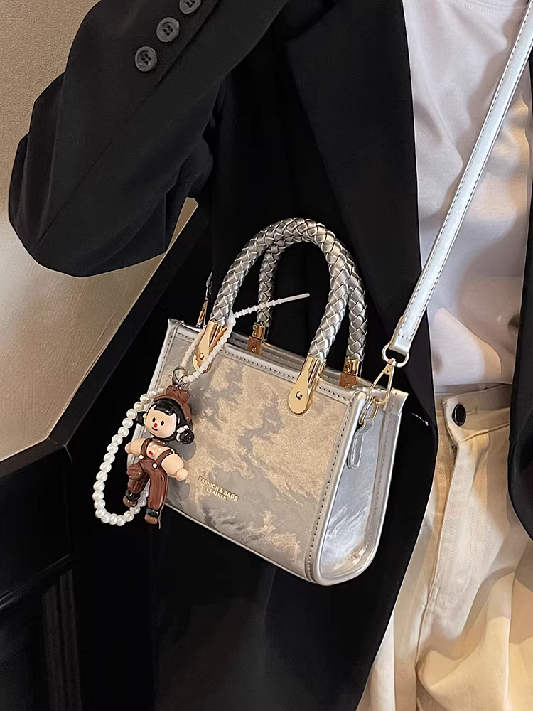 Túi nhỏ mùa hè 2025 dành cho nữ, túi đeo chéo đa năng, túi vuông nhỏ cầm tay kiểu Hàn Quốc đang thịnh hành năm nay