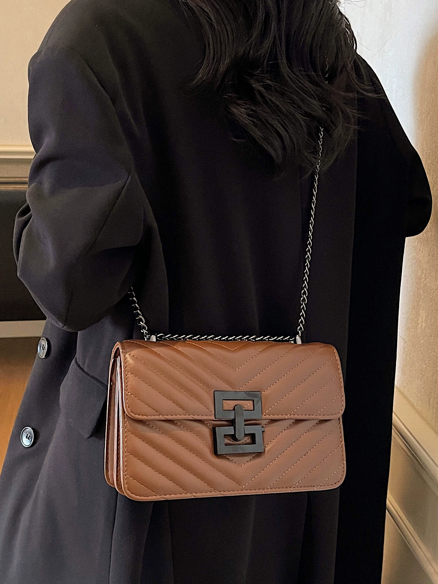 Túi đeo chéo nữ họa tiết kim cương, mẫu mới thu đông 2025, thiết kế cá tính, túi đeo vai nhỏ hình vuông đang thịnh hành.