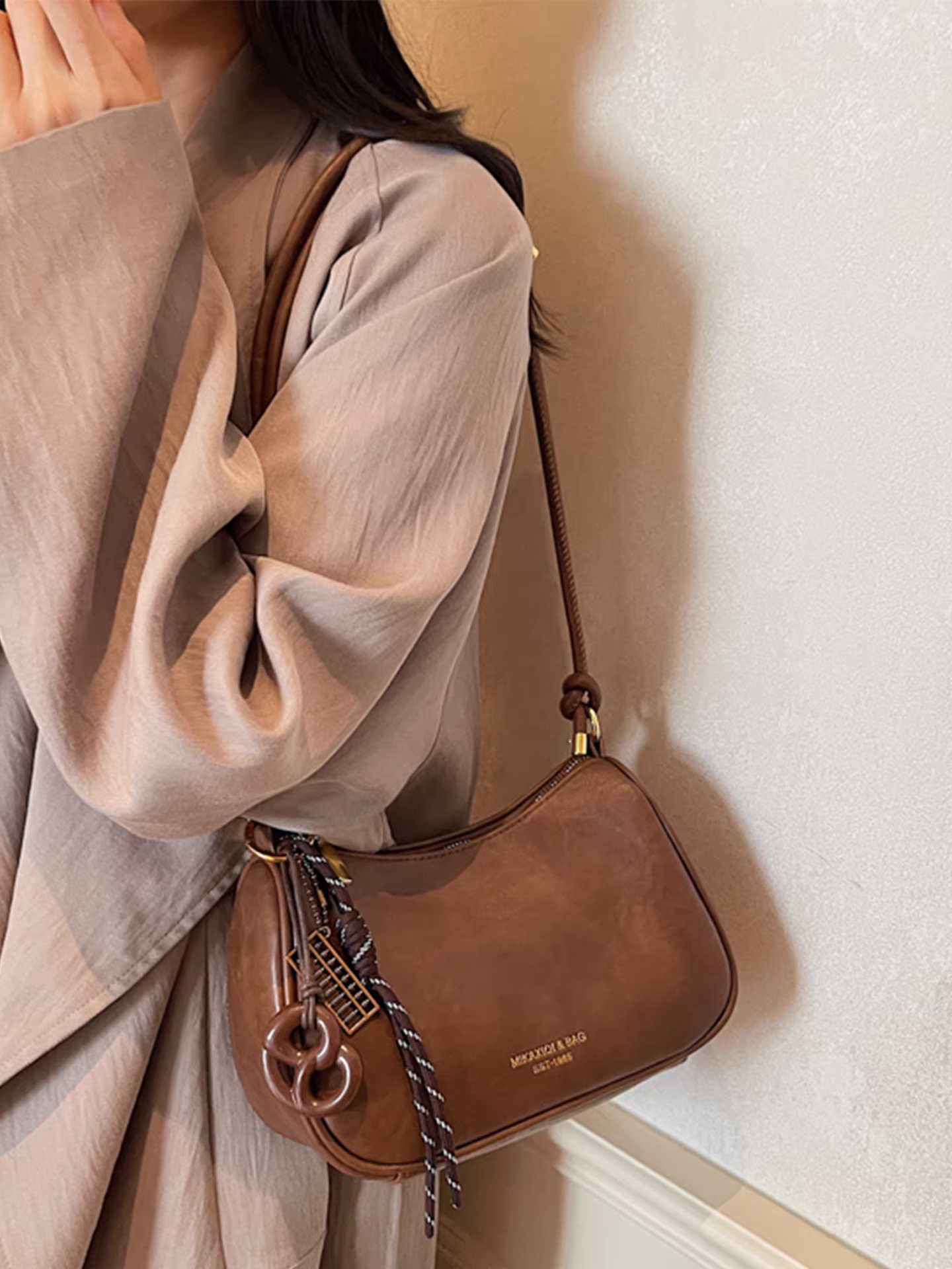 Túi xách thiết kế độc đáo dành cho nữ 2025, mẫu mới thu đông, đa năng, phong cách thường ngày, đeo vai, đeo chéo, kiểu Hàn Quốc, túi gối ins