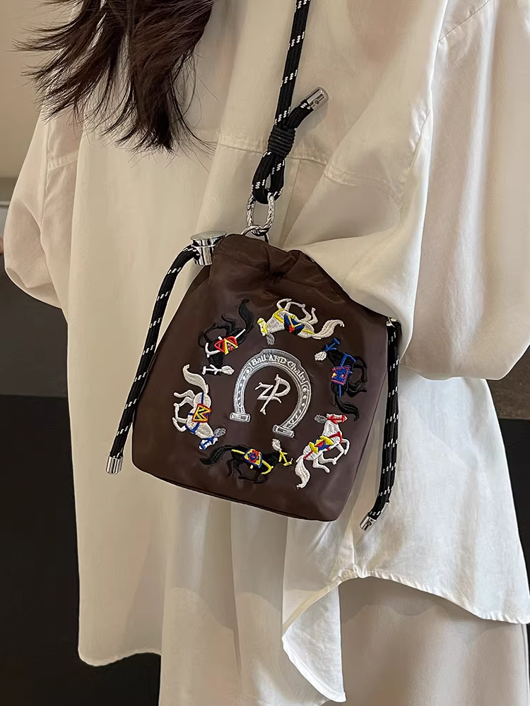 Túi đeo chéo vải cao cấp phong cách Hàn Quốc đa năng, mẫu mới thu đông 2025, thiết kế độc đáo dành cho nữ