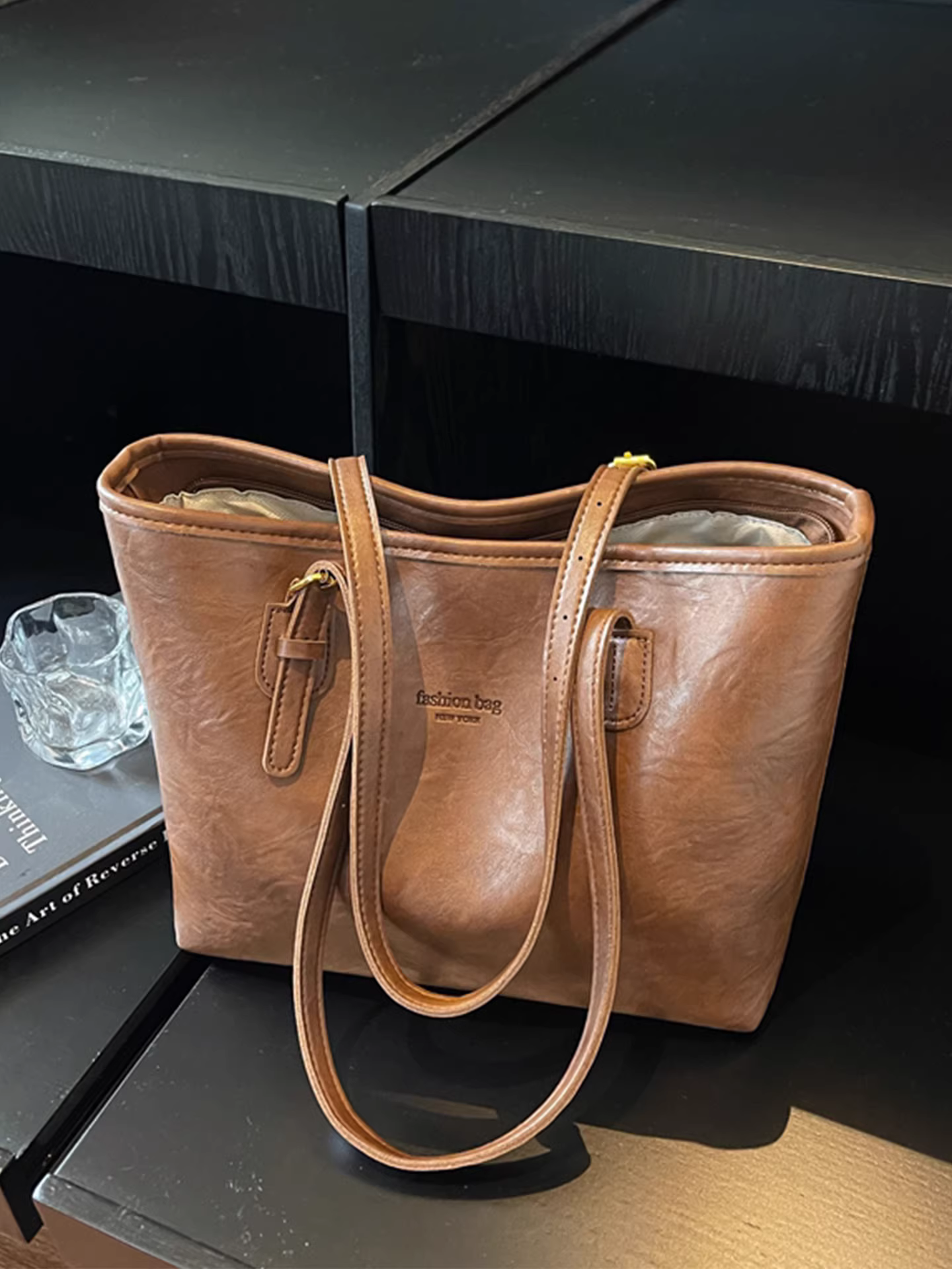 Túi xách nữ đa năng, dung tích lớn, mẫu mới thu đông 2025, phong cách retro, chất liệu cao cấp, thích hợp đi làm