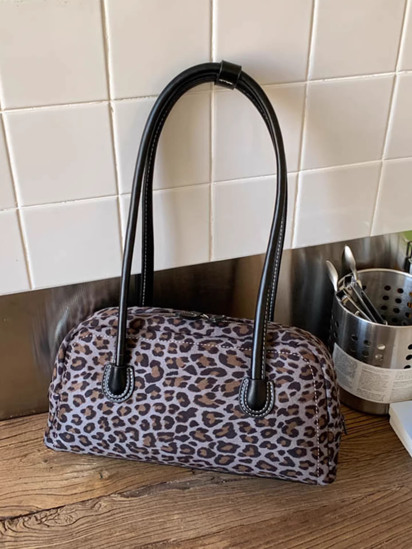 Túi da lộn họa tiết báo dành cho nữ, dung tích lớn, thiết kế độc đáo thu đông 2025, túi đeo vai/nách, túi gối.