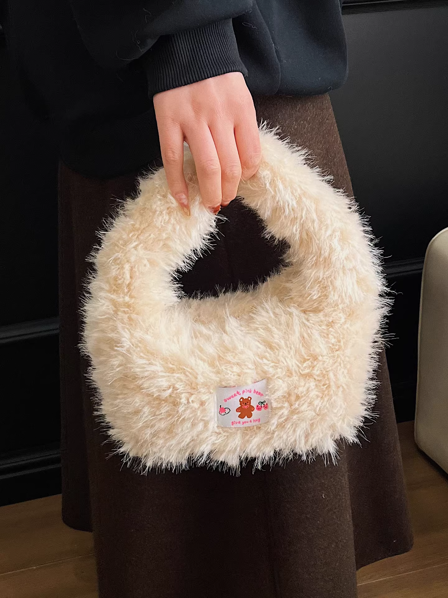 Túi xách lông mềm dành cho nữ, thiết kế độc đáo mùa thu đông 2025, túi xách siêu hot, túi bucket lông cao cấp