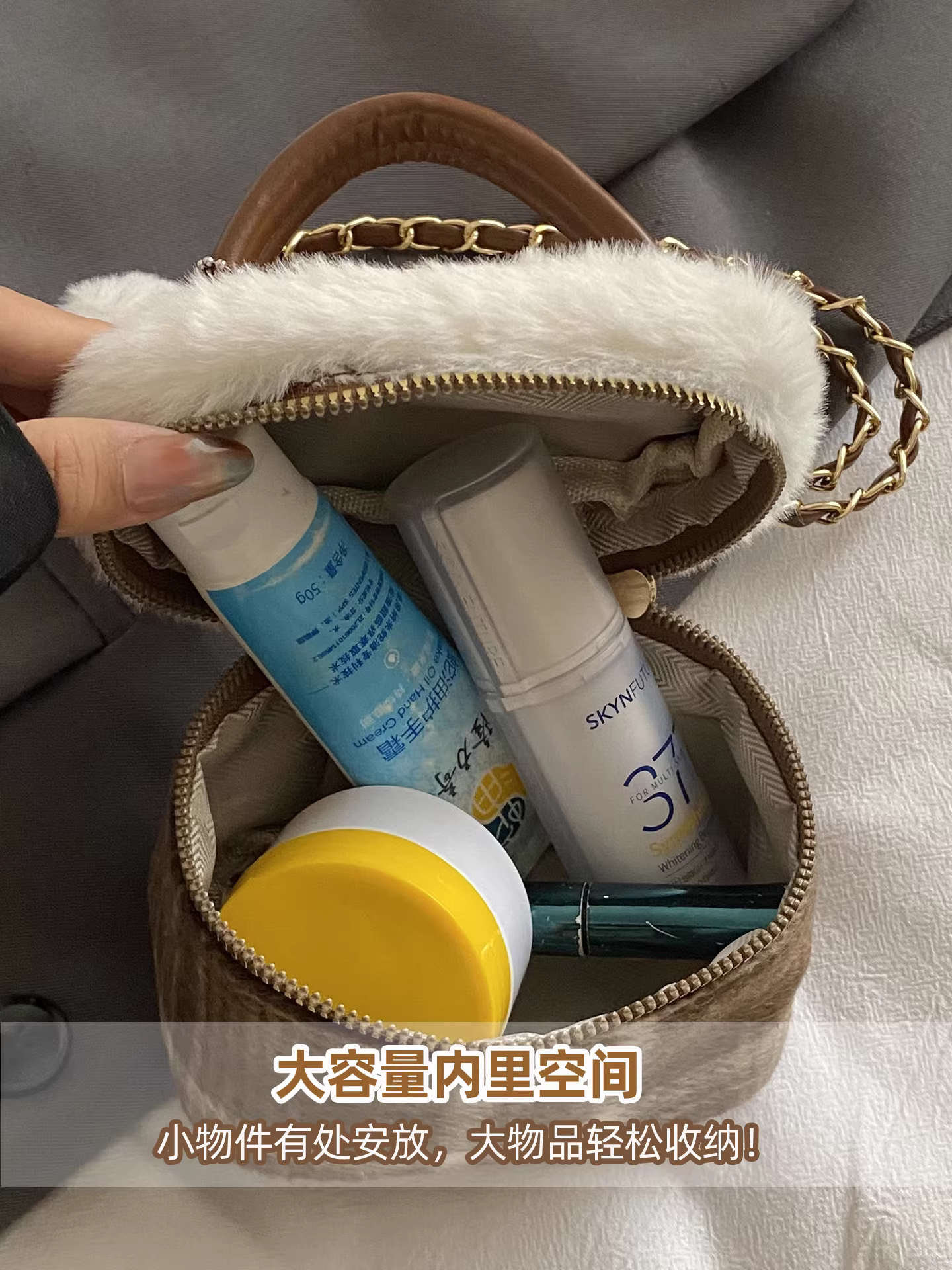 Túi mini cao cấp dành cho nữ, kiểu mới thu đông 2025, túi đeo chéo bằng len nhung, túi xách tay kiểu xô.