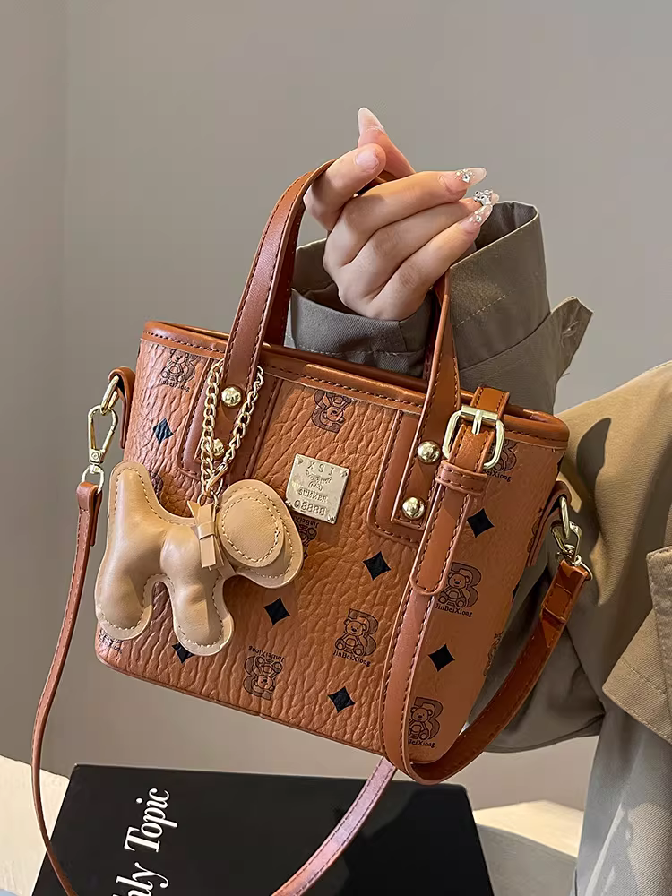 Những mẫu túi xách thời thượng được ưa chuộng năm nay dành cho nữ trong mùa thu đông, túi đeo chéo đa năng thời trang mới năm 2025, túi xách nữ cầm tay kiểu xô.