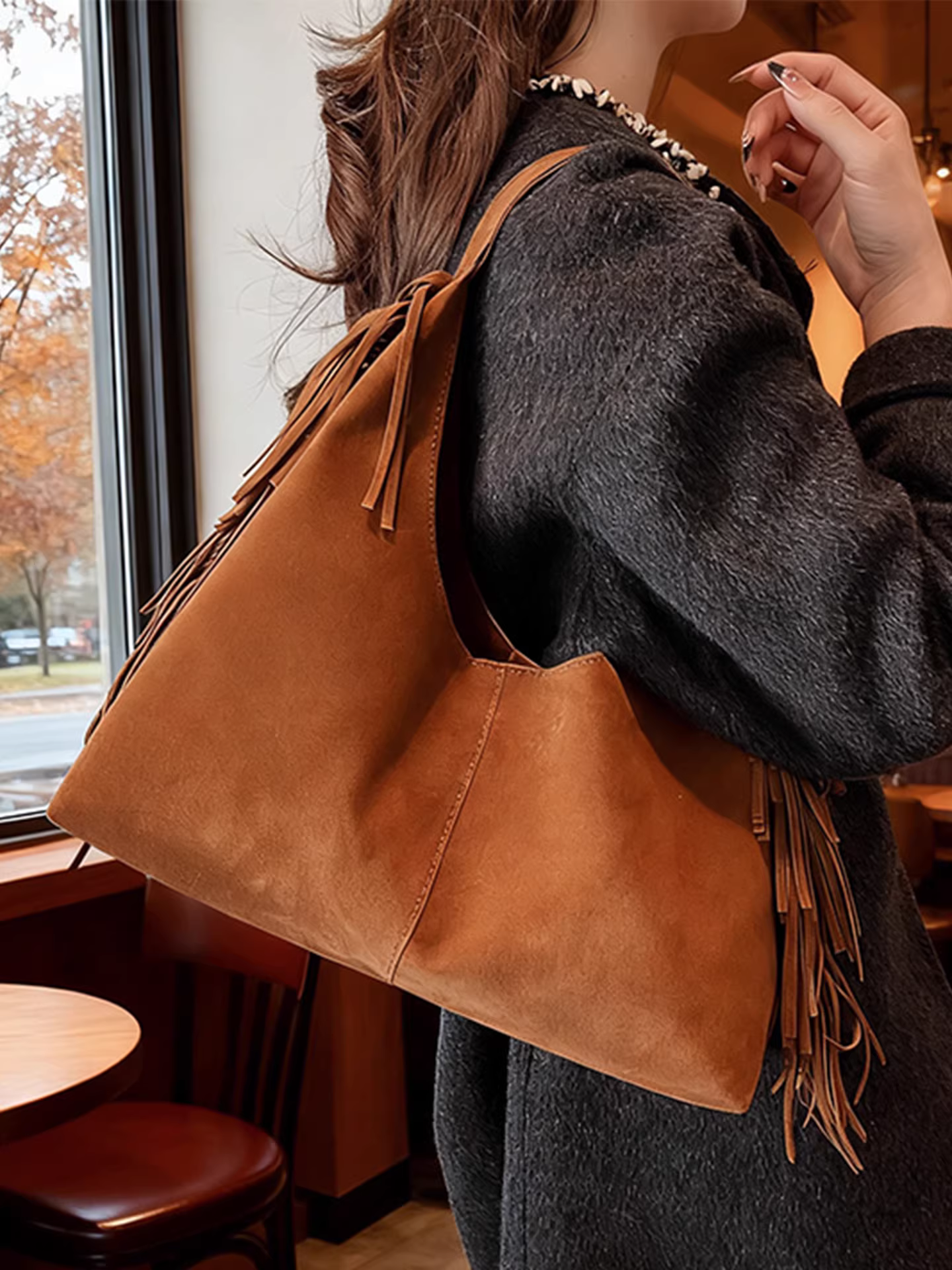 Túi đeo chéo nữ retro, dung tích lớn, mẫu mới thu đông 2025, thiết kế độc đáo, túi đeo vai/nách có tua rua, túi tote đi làm