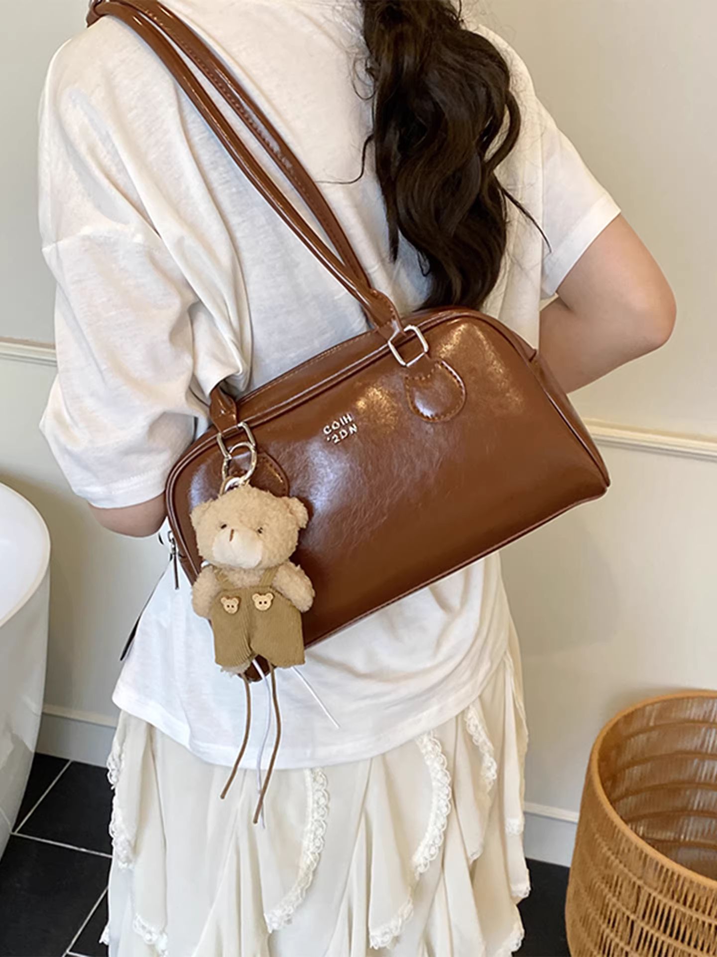 Túi xách nữ thời thượng năm nay, nhiều ngăn, mẫu mới hè 2025, đa năng đeo vai/nách, túi gối đi làm.