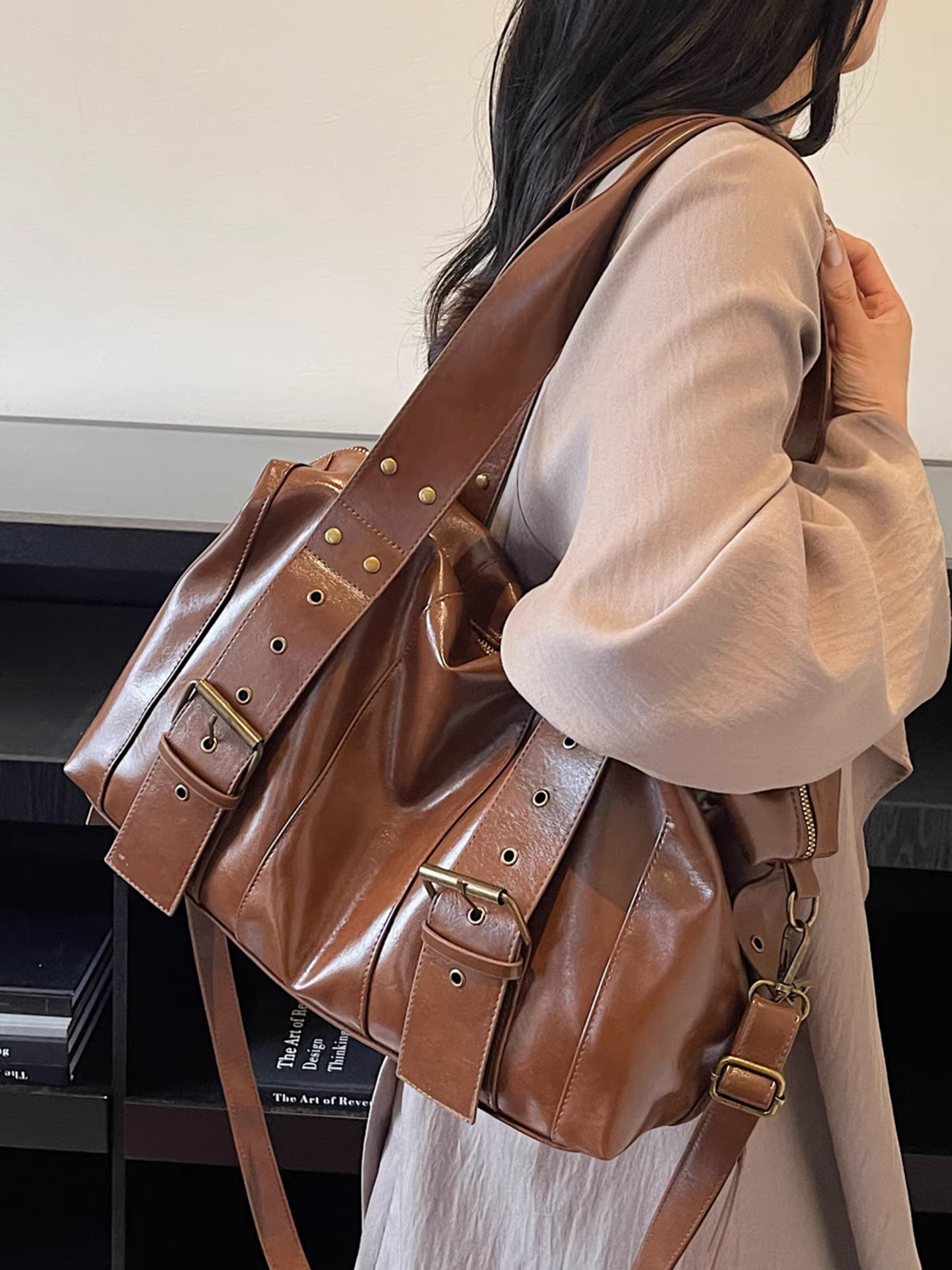 Túi đeo chéo nữ retro, dung tích lớn, mẫu mới thu đông 2025, chất liệu cao cấp, đeo vai/nách, kiểu dáng đơn giản