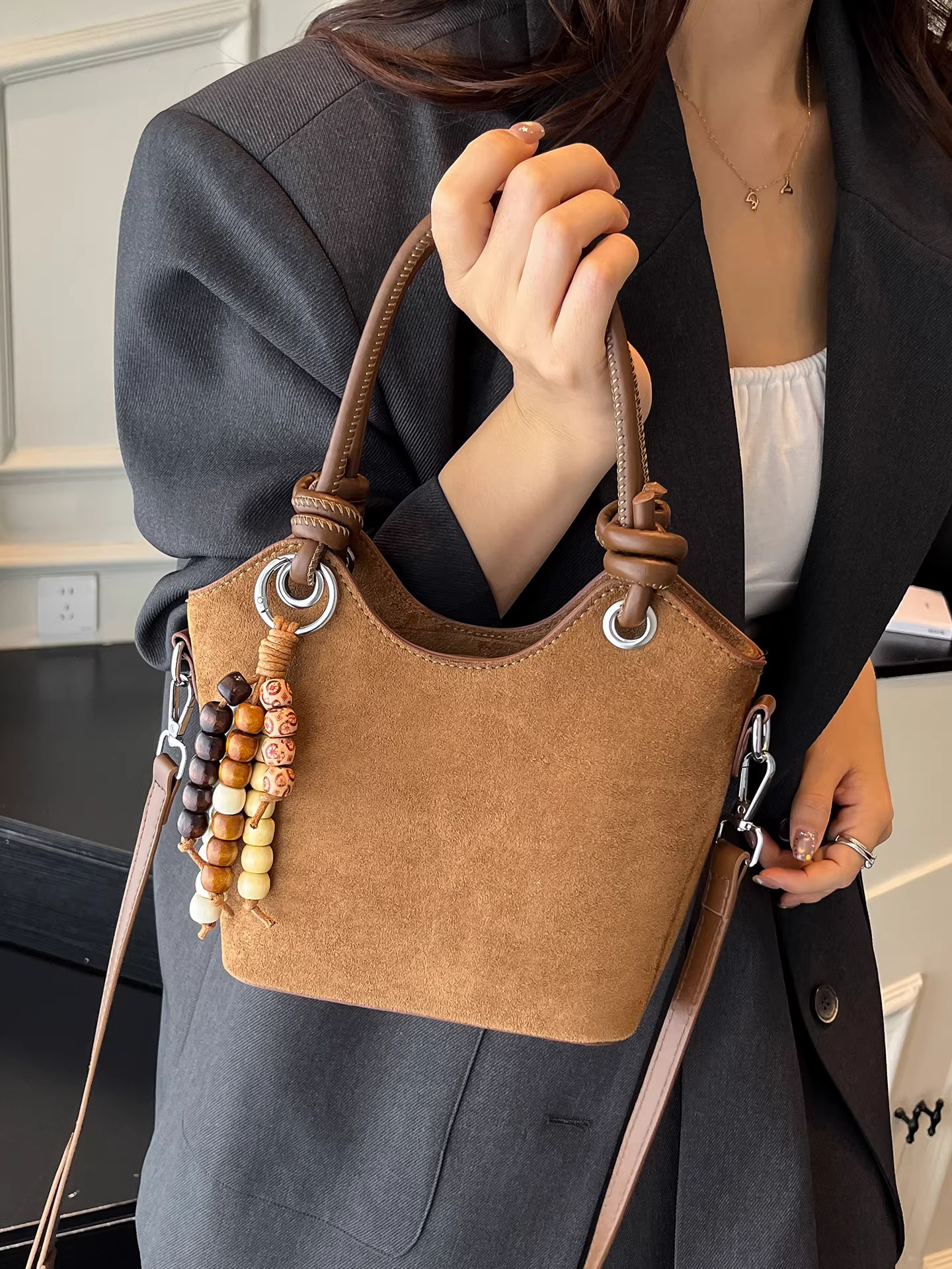 Túi nhỏ da lộn họa tiết báo dành cho nữ, mẫu mới thu đông 2025, túi đeo chéo vai kiểu retro mờ, túi bucket đang thịnh hành