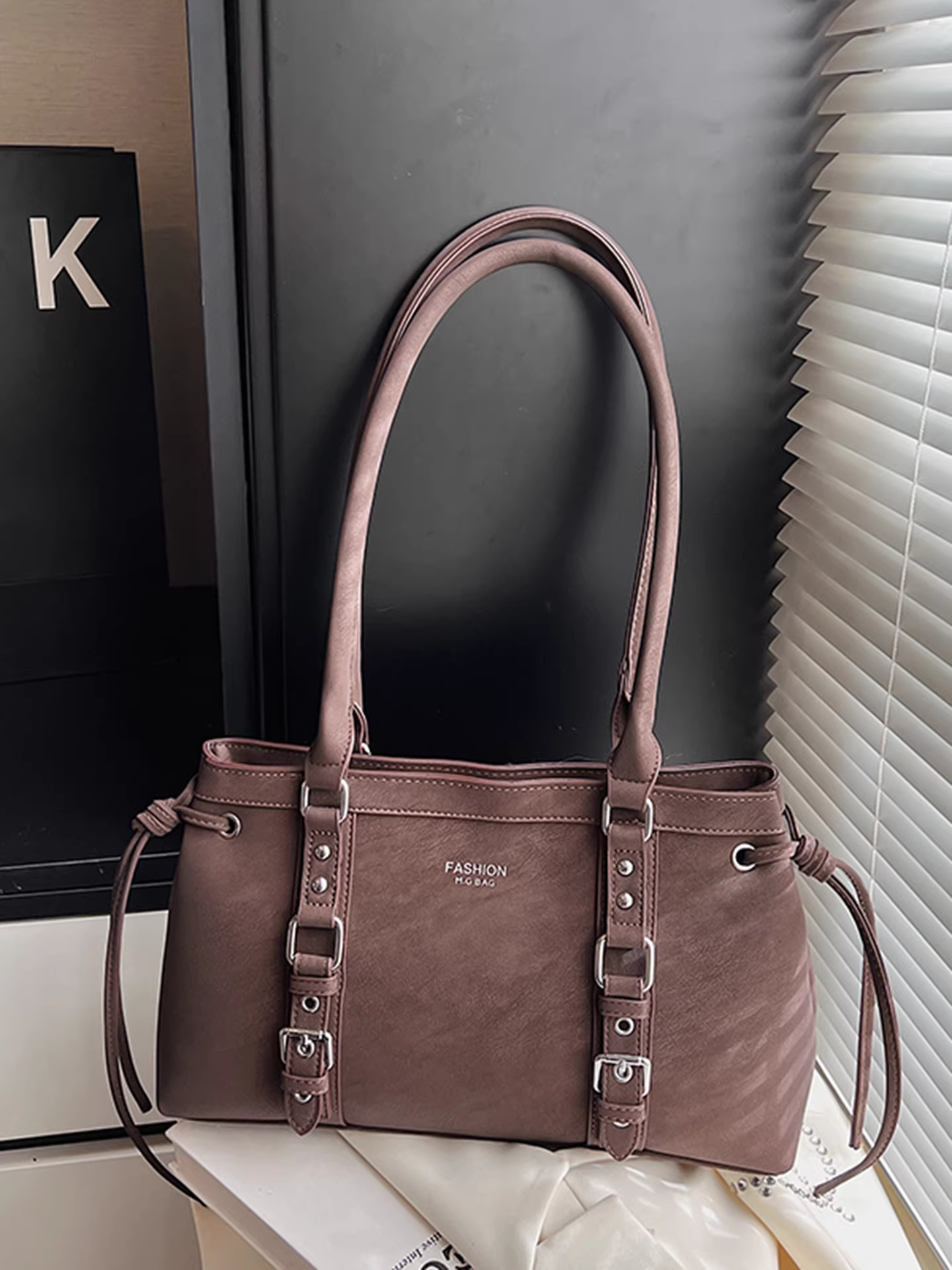 Túi xách nữ cao cấp, thời trang, dung tích lớn, mẫu mới thu đông 2025, kiểu retro, đeo vai/nách, đi làm, đi chơi