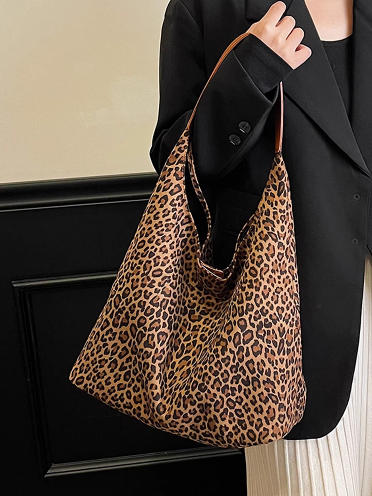 Túi da lộn họa tiết báo dành cho nữ, dung tích lớn, mẫu mới thu đông 2025, túi đeo vai đơn giản phong cách retro, túi tote đi làm