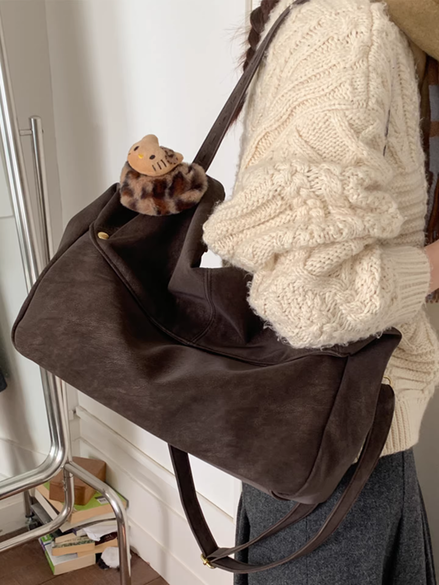 Túi xách nữ rất thời trang, sức chứa lớn, mẫu mới thu đông 2025, đa năng đeo vai và đeo chéo, túi tote cao cấp dành cho người đi làm.