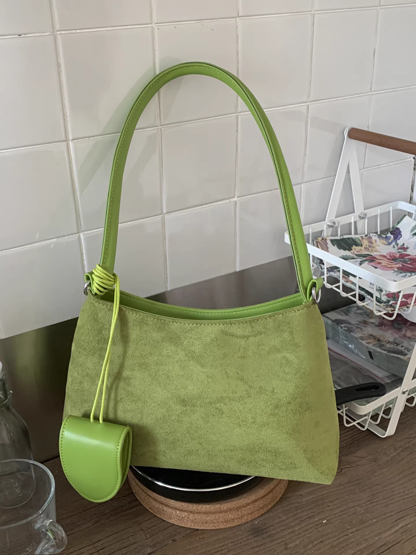 Túi đeo chéo nữ phong cách retro, chất liệu mờ, dung tích lớn, mẫu mới thu đông 2025, túi đeo vai/nách cá tính, kiểu dáng độc đáo.