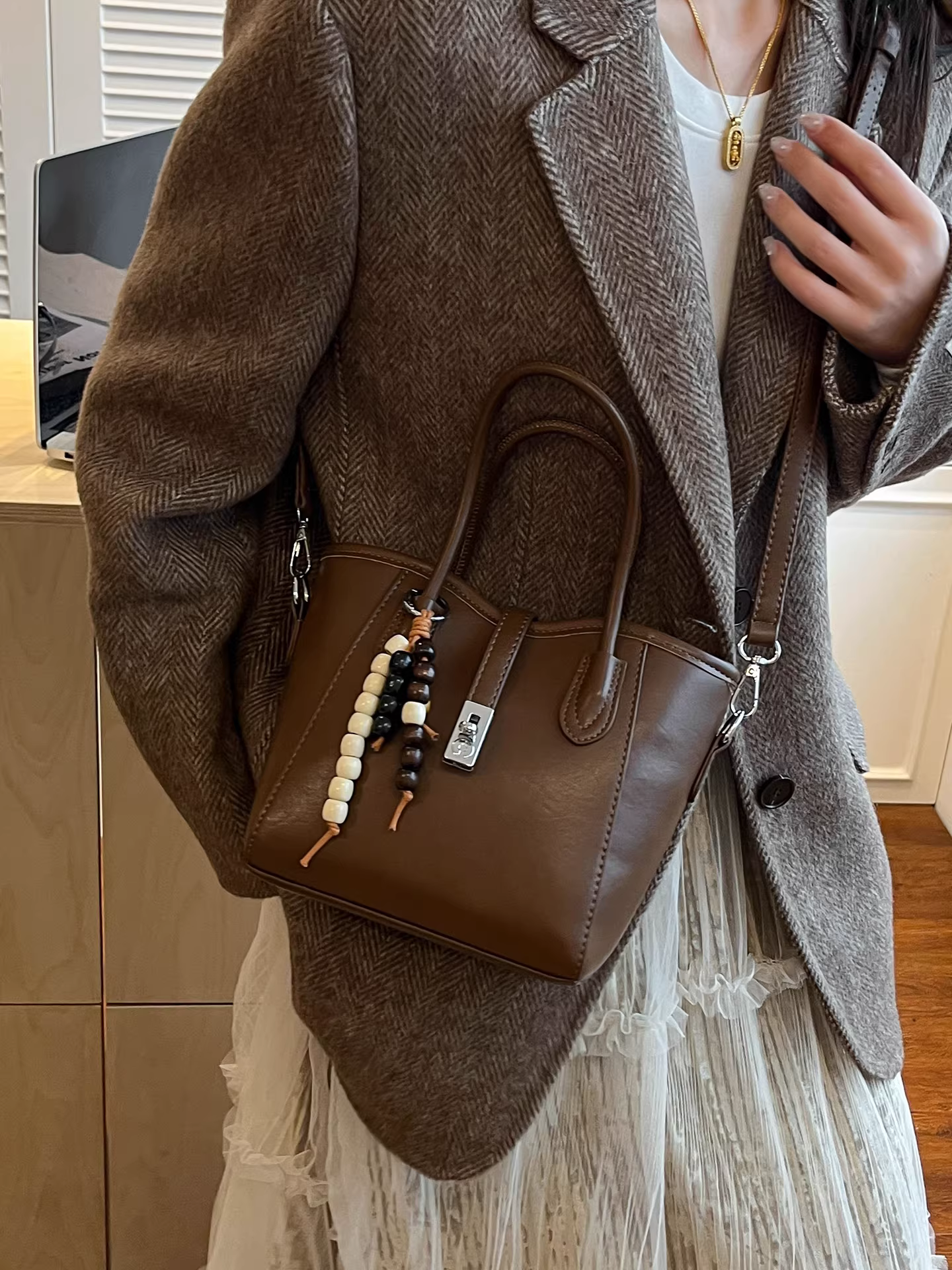 Những chiếc túi nhỏ phổ biến dành cho nữ trong mùa thu đông năm nay, túi đeo chéo vai đa năng kiểu retro 2025 mới siêu hot