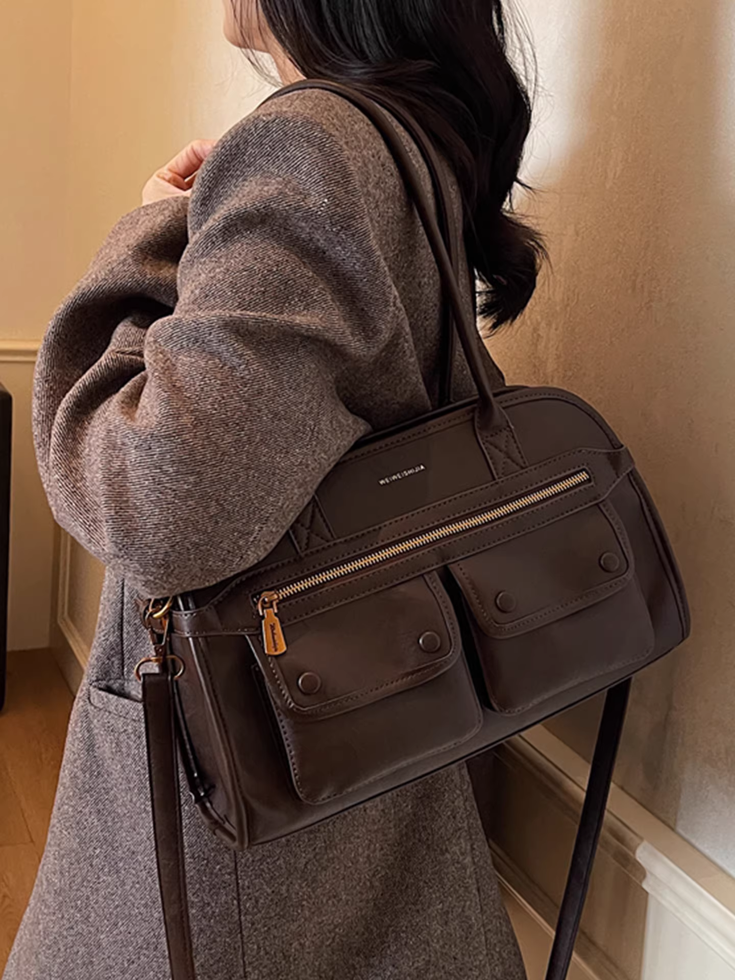 Túi xách nữ cỡ lớn, phong cách retro thu đông 2025, túi đeo chéo cá tính, túi đeo vai/nách, túi đi làm kiểu gối.