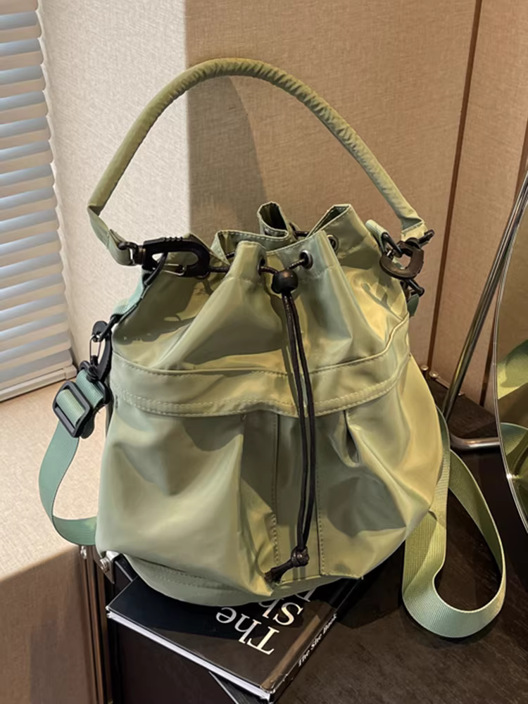 Túi đeo chéo nữ phong cách năng động, chất liệu canvas đa năng, mẫu mới thu đông 2025, túi tote bucket hot trend năm nay